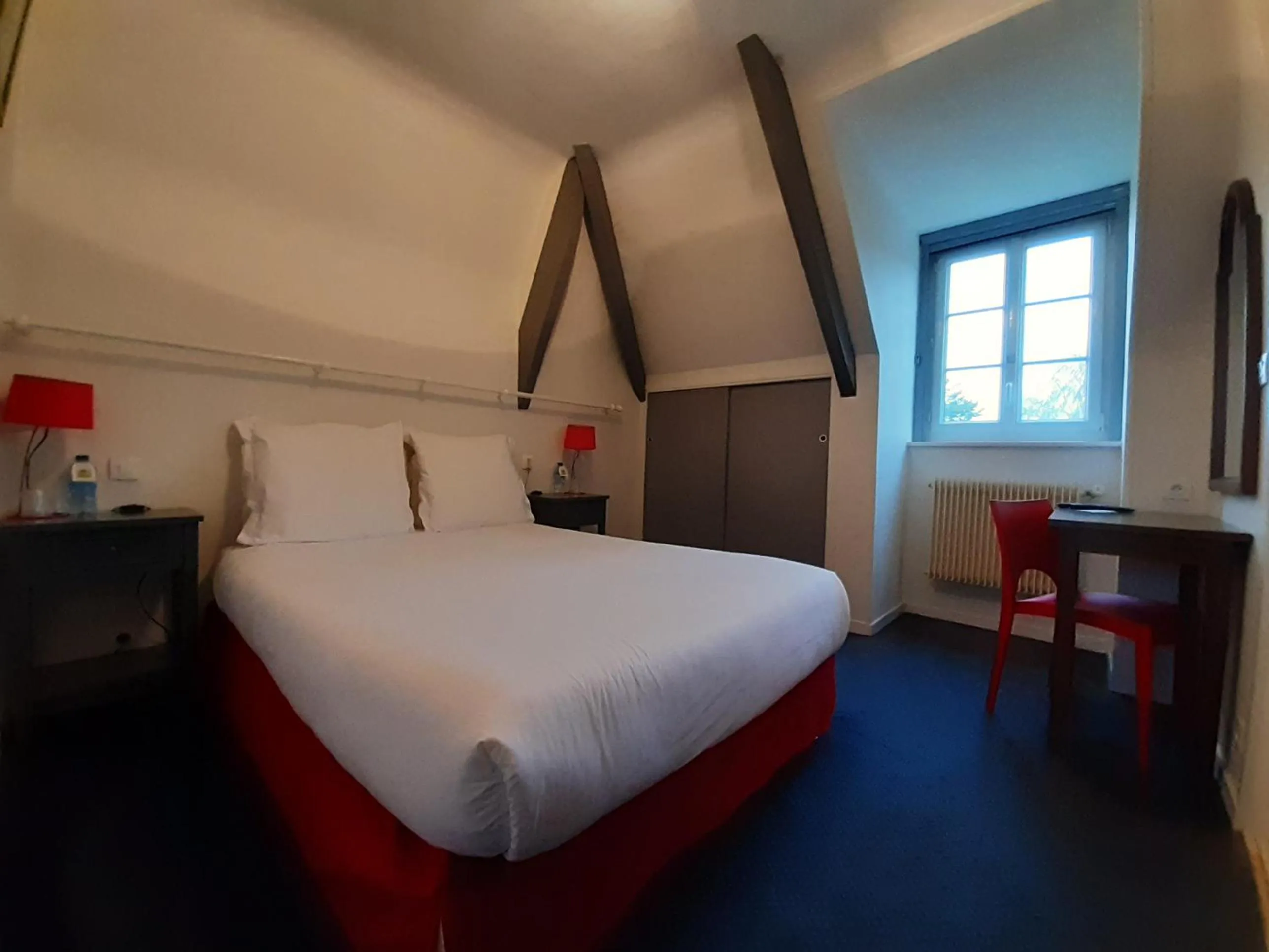 Bed in Logis- Auberge De Kerveoc'h