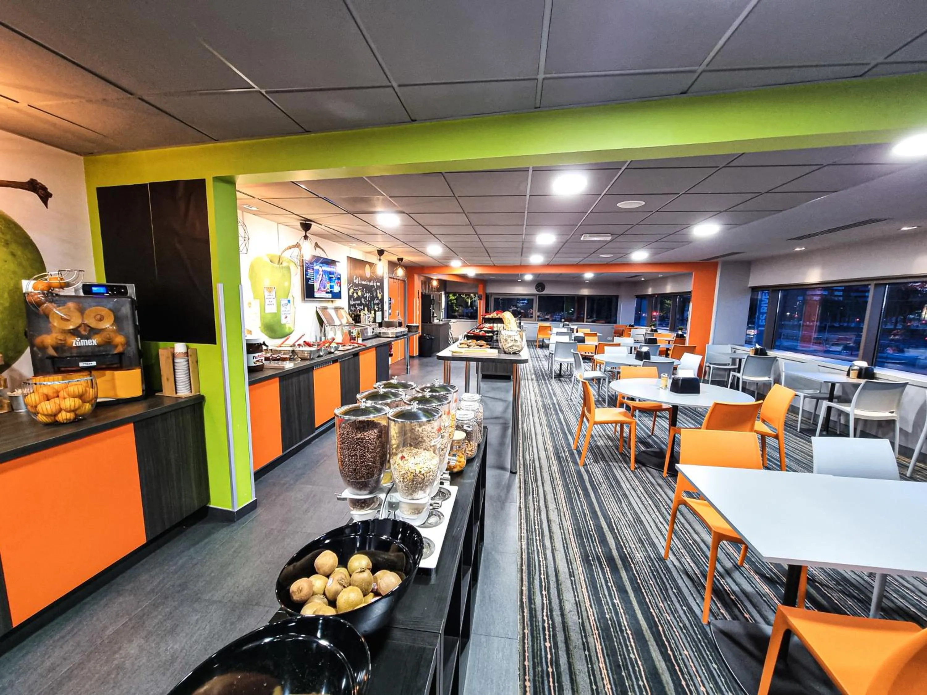 Breakfast in ibis Styles Caen centre gare