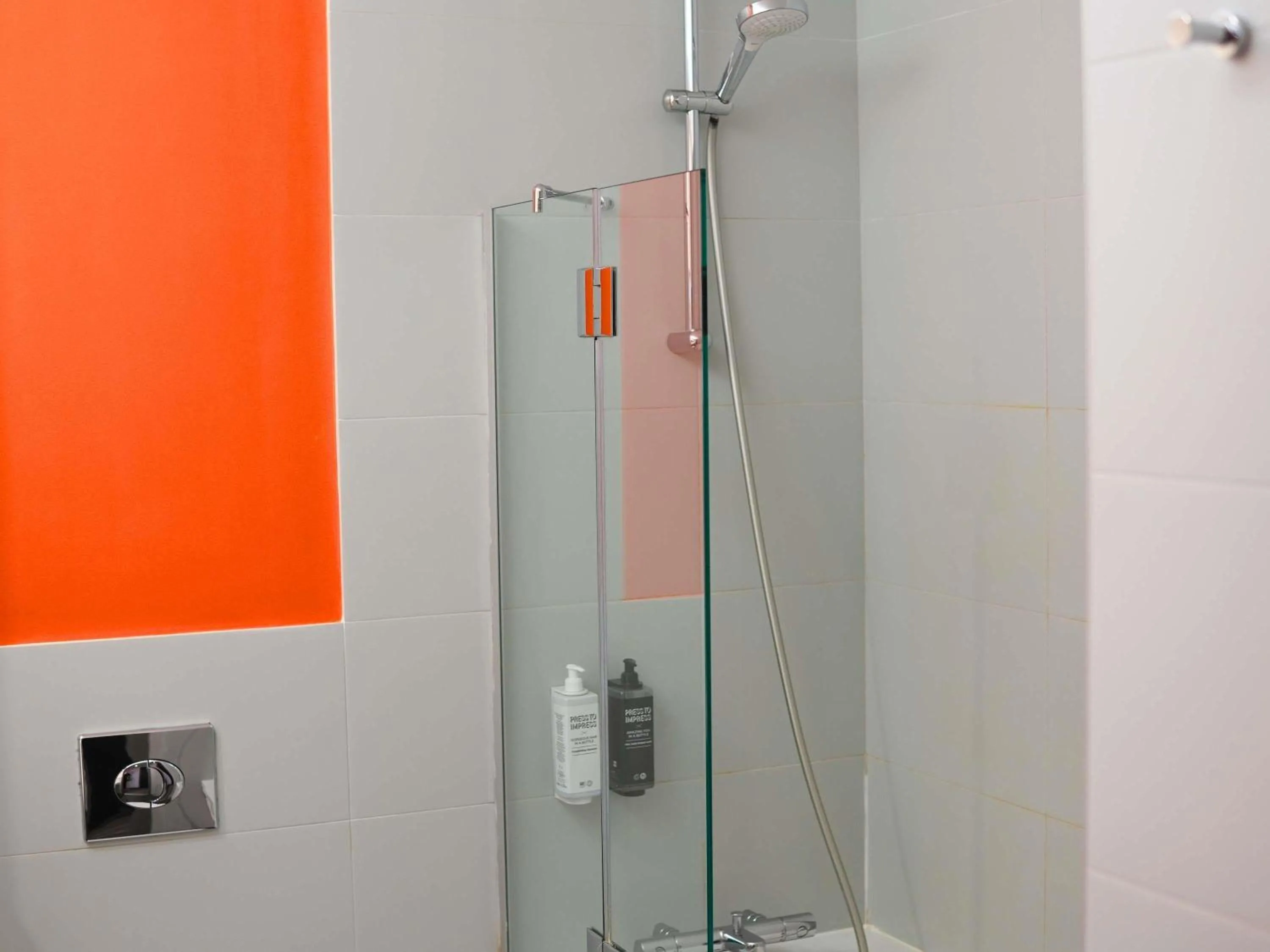 Bedroom in ibis Styles Caen centre gare