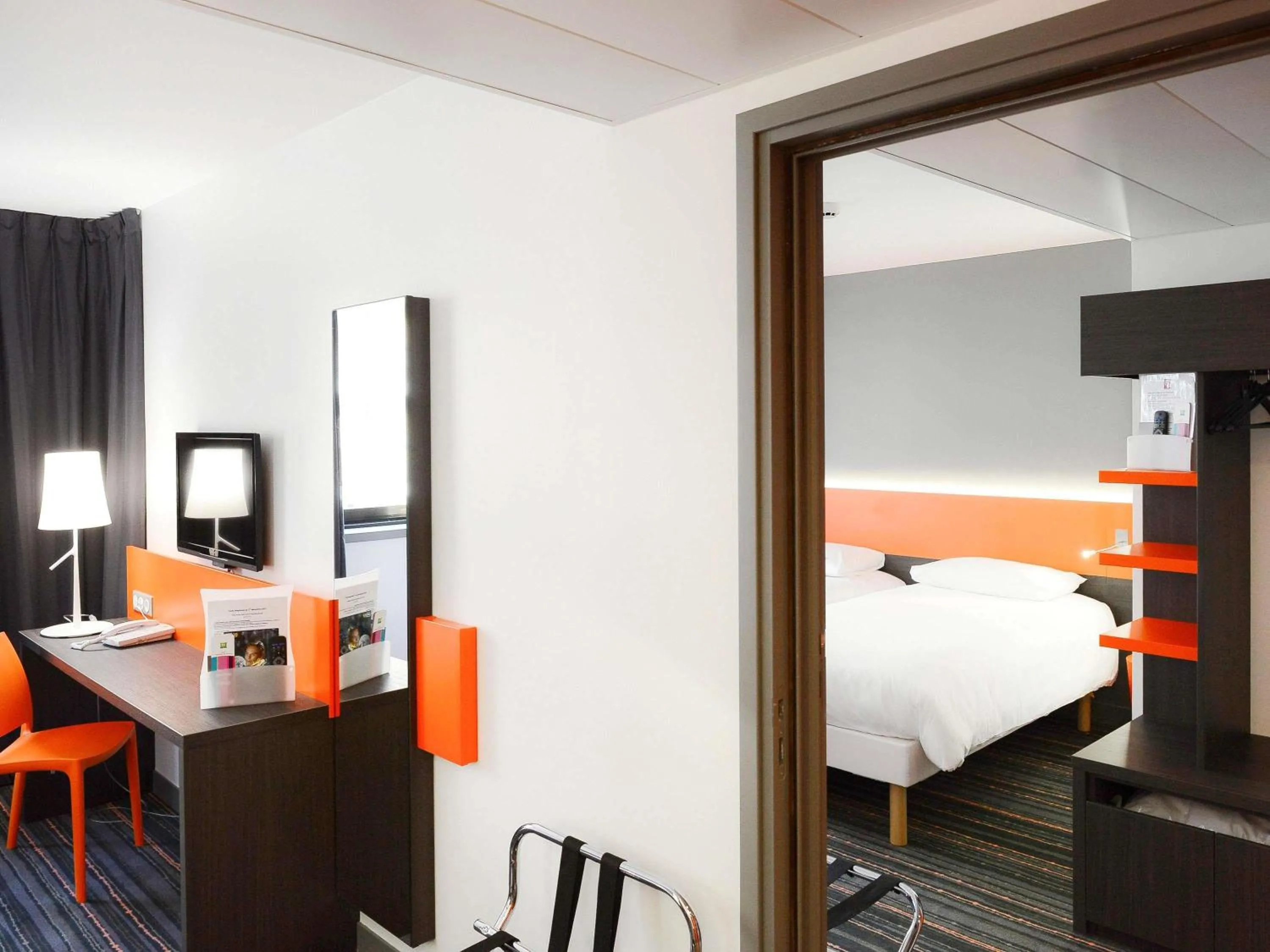 Bedroom, Bed in ibis Styles Caen centre gare