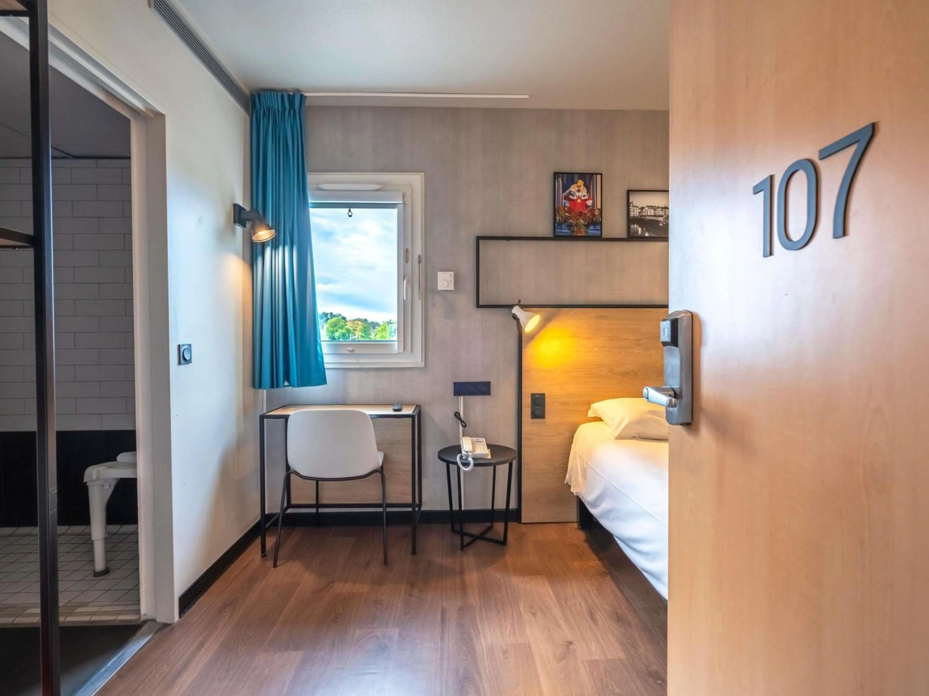 Bedroom, Bed in ibis Bayonne Centre