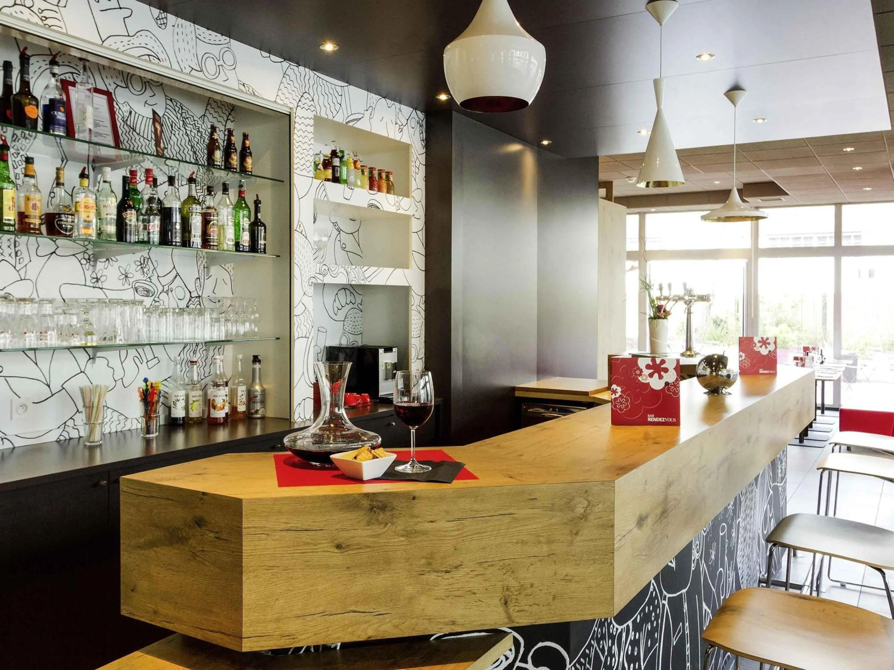 Lounge or bar in ibis Bayonne Centre