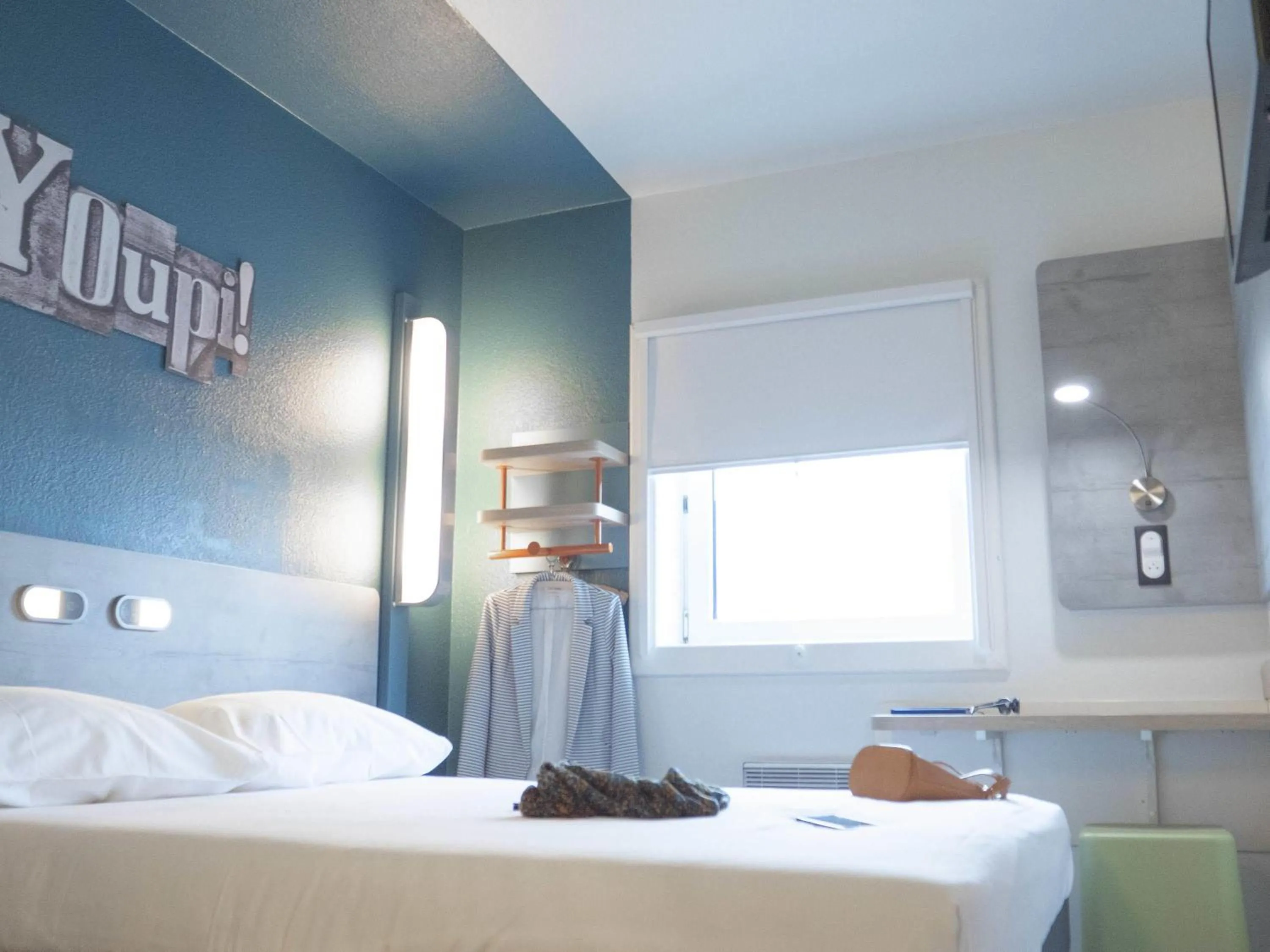 Bedroom, Bed in ibis budget Porte D'Orleans