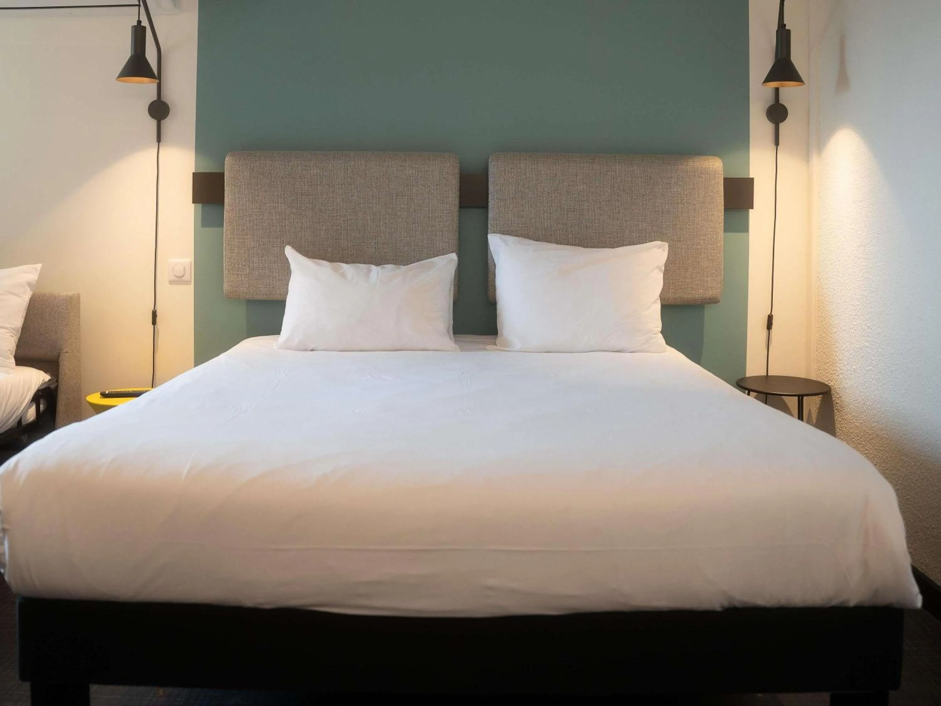 Bedroom, Bed in ibis Nice Centre Gare