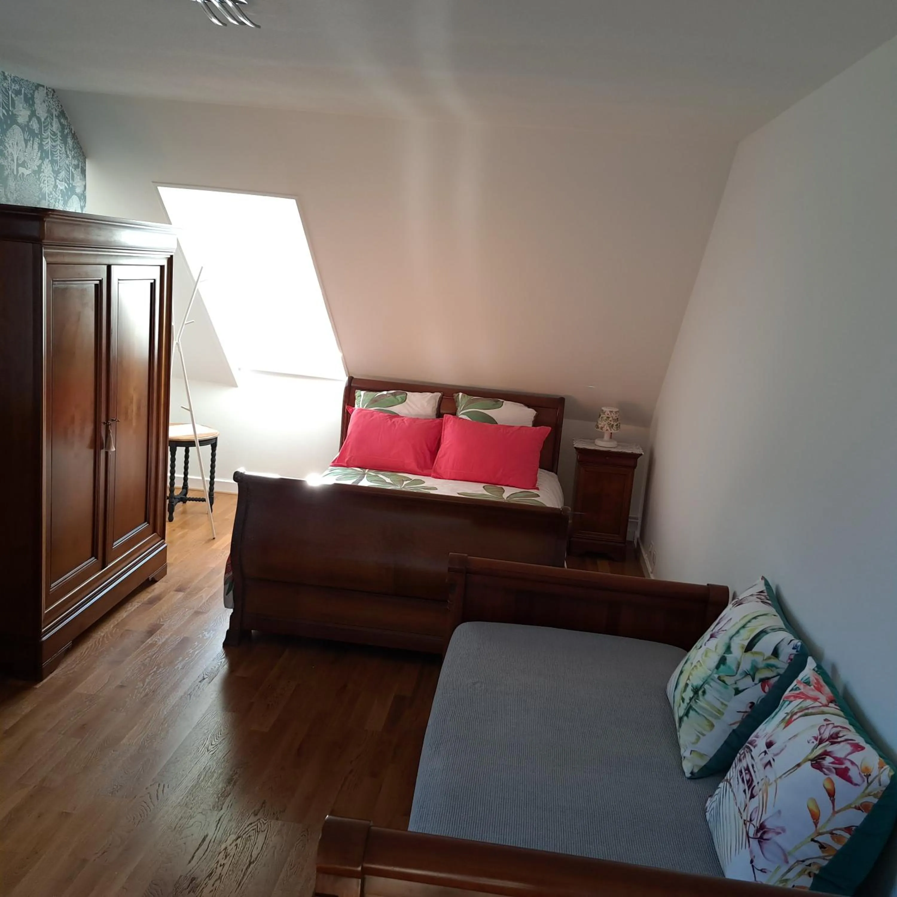 Bedroom, Bed in UN AIR MOULINOIS