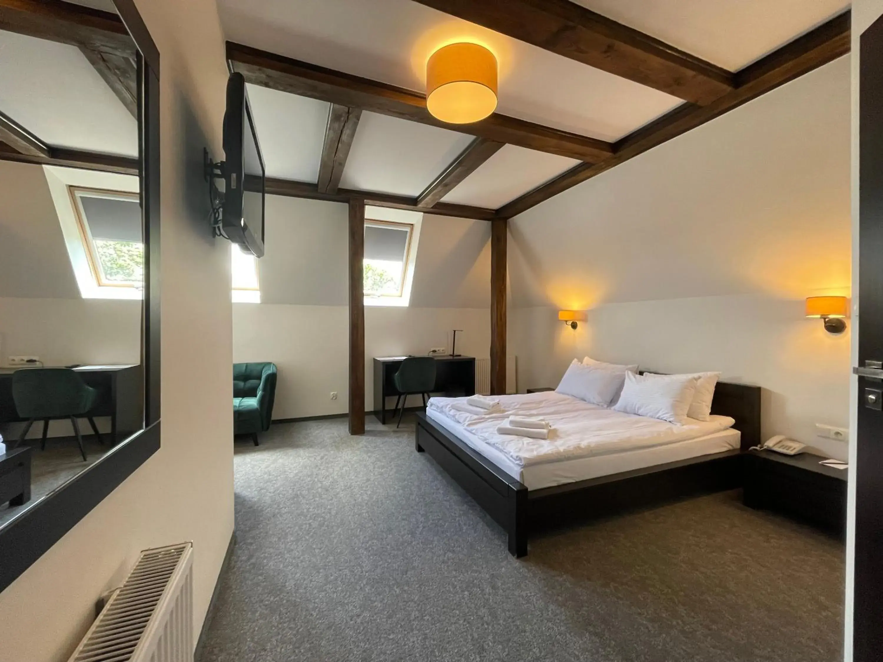 Deluxe Double Room with Bath in Hotel RED Deluxe Double Room with Bath in Hotel RED