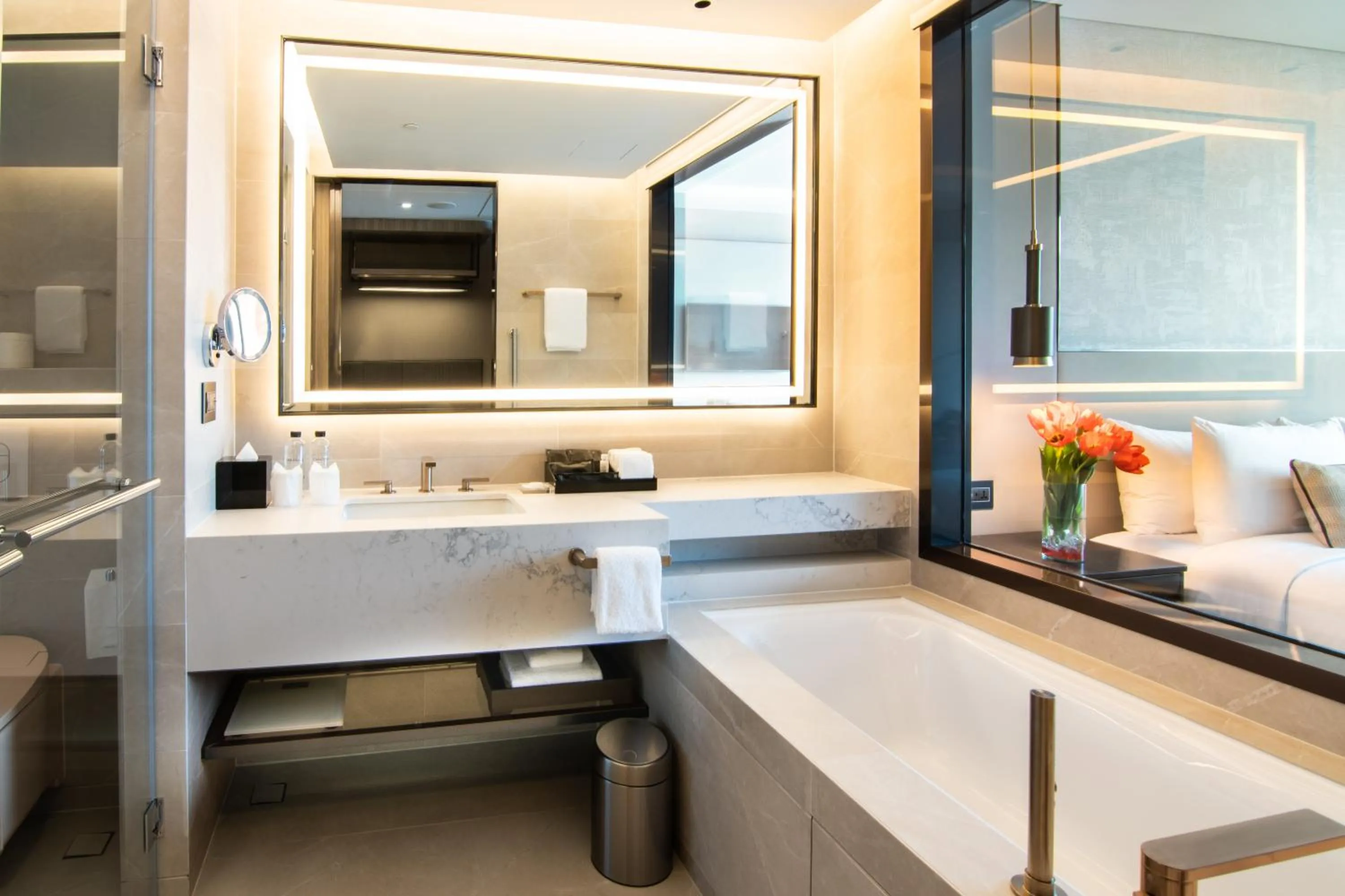Bathroom, Bed in Carlton Hotel Bangkok Sukhumvit