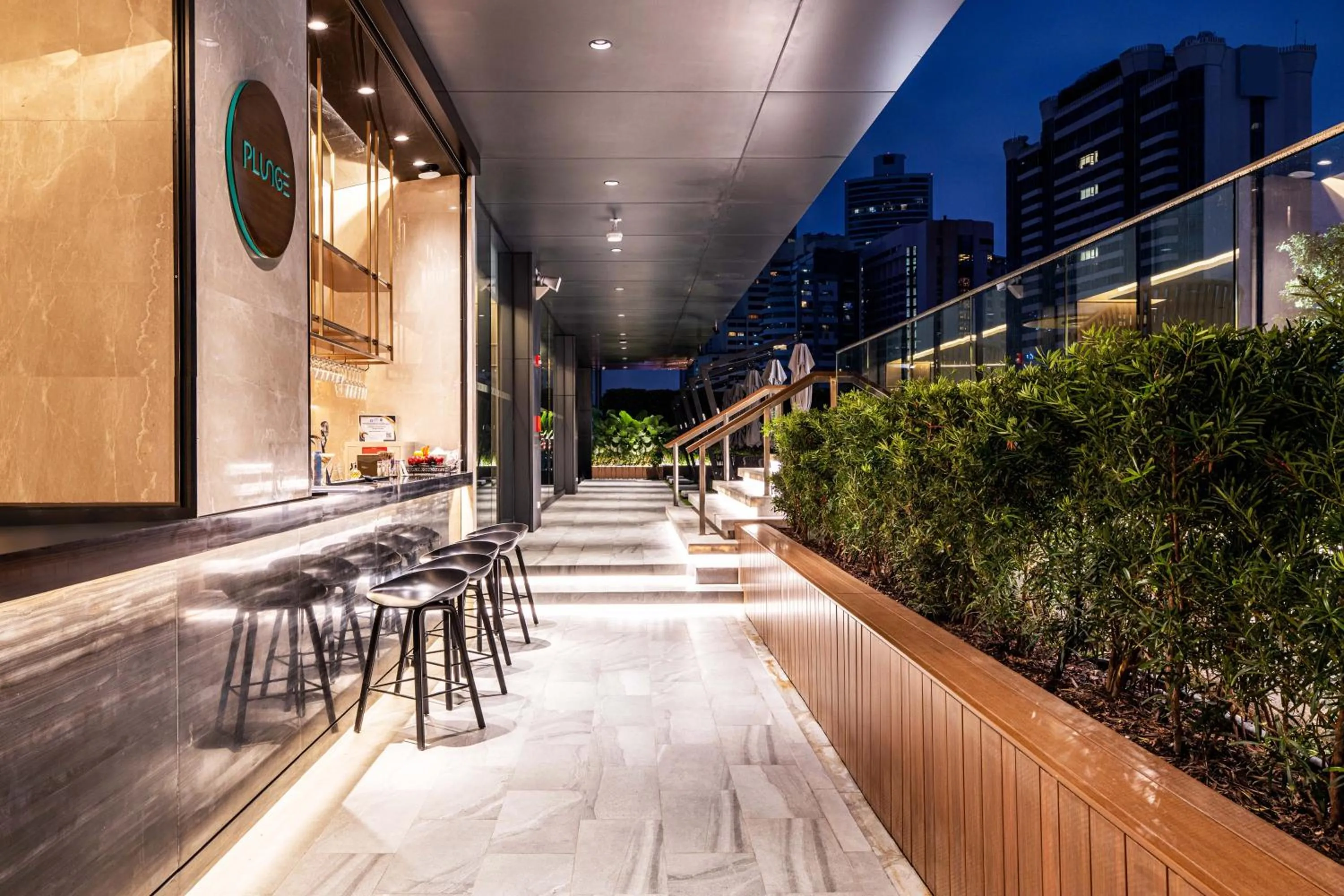 Lounge or bar in Carlton Hotel Bangkok Sukhumvit