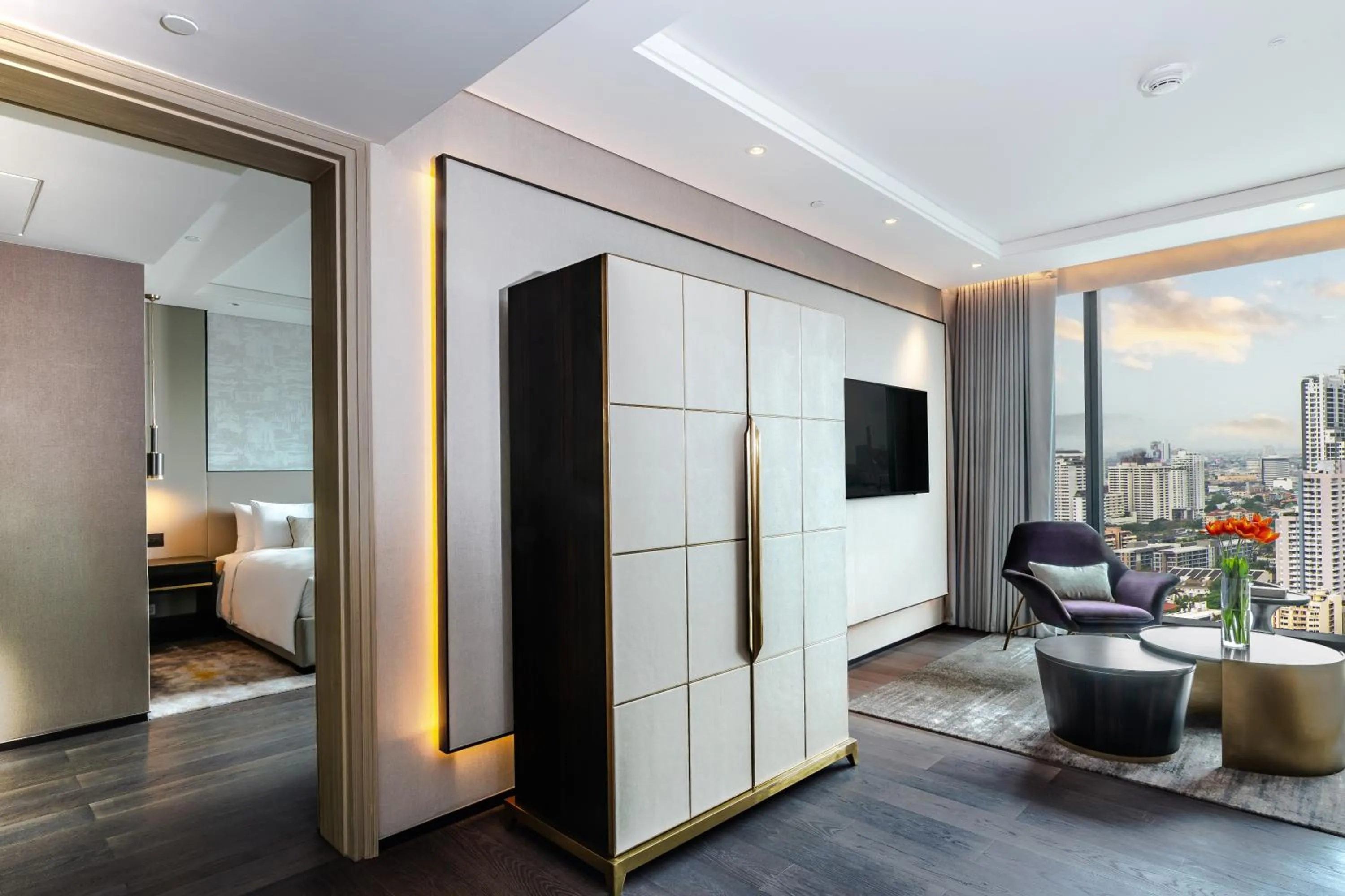 Living room in Carlton Hotel Bangkok Sukhumvit