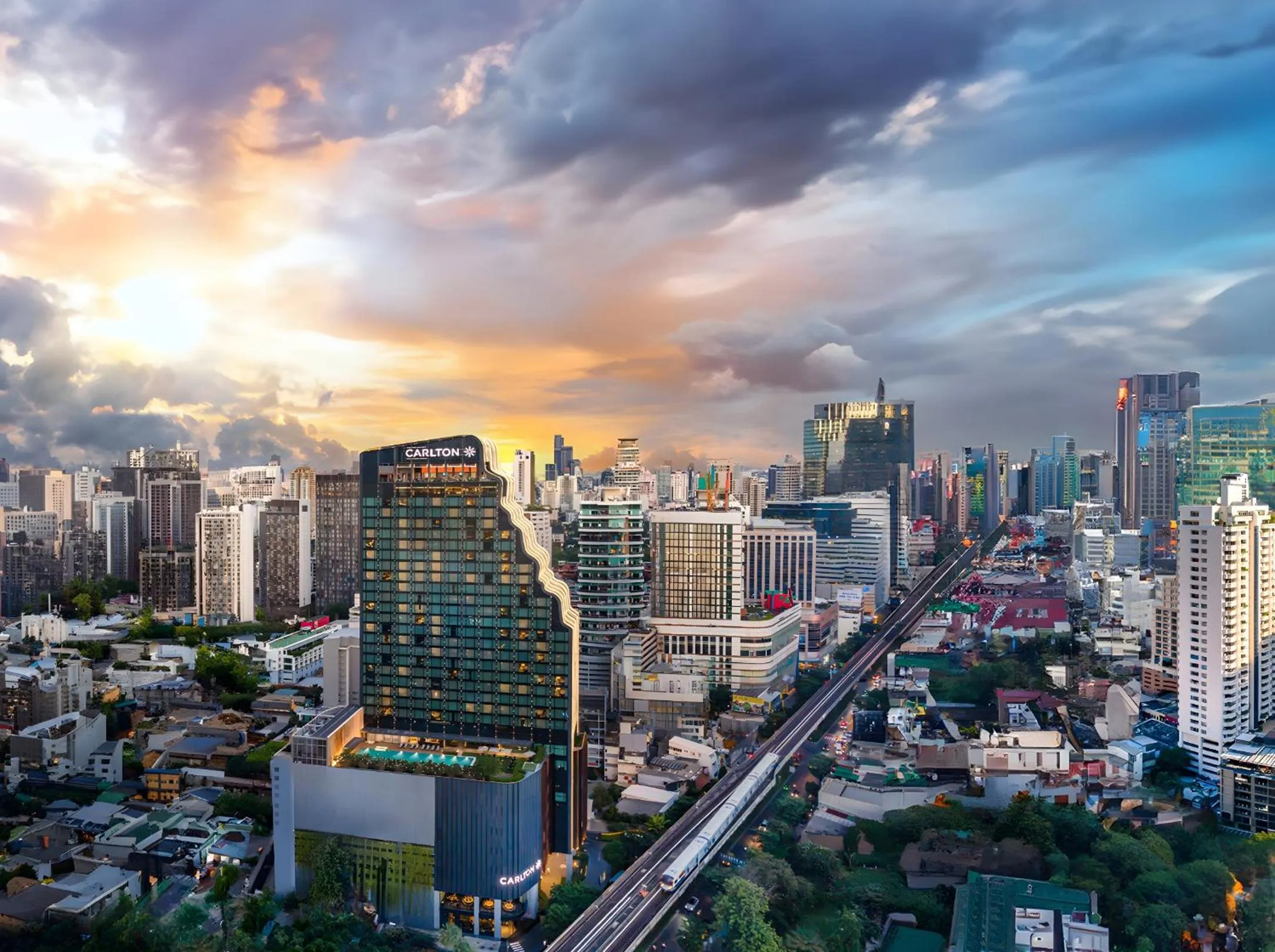 Property building in Carlton Hotel Bangkok Sukhumvit