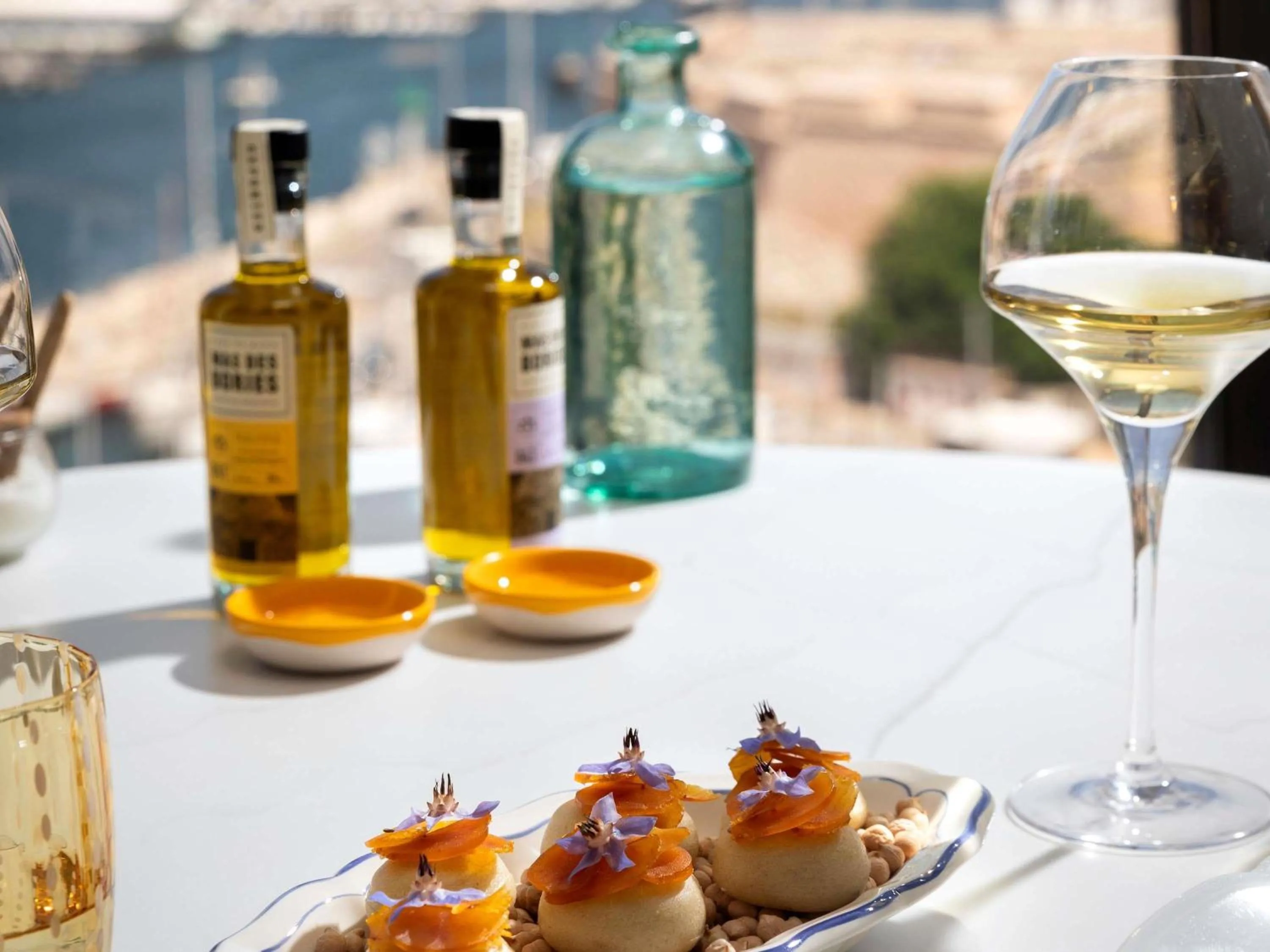 Restaurant/places to eat in Sofitel Marseille Vieux-Port