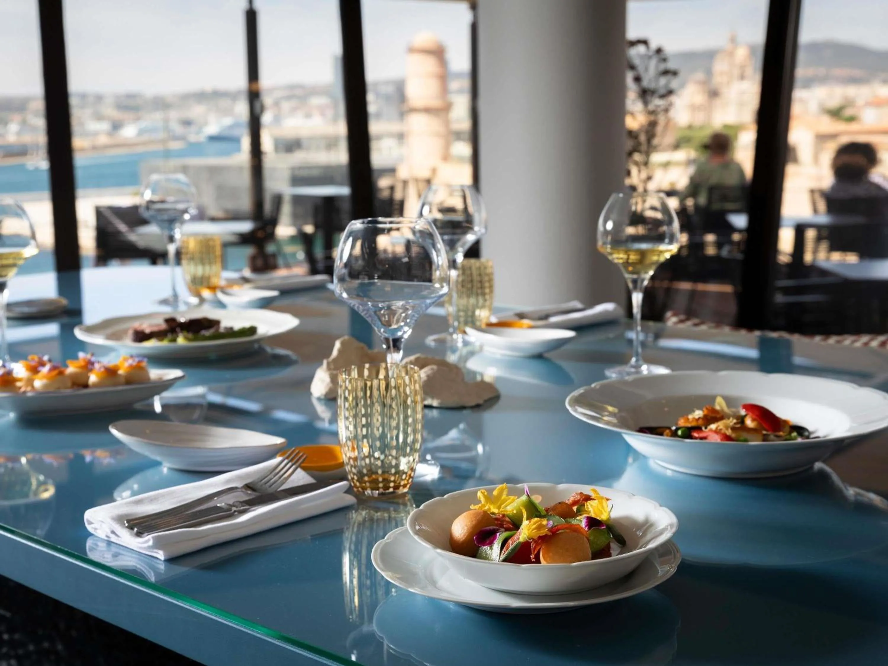 Restaurant/places to eat in Sofitel Marseille Vieux-Port
