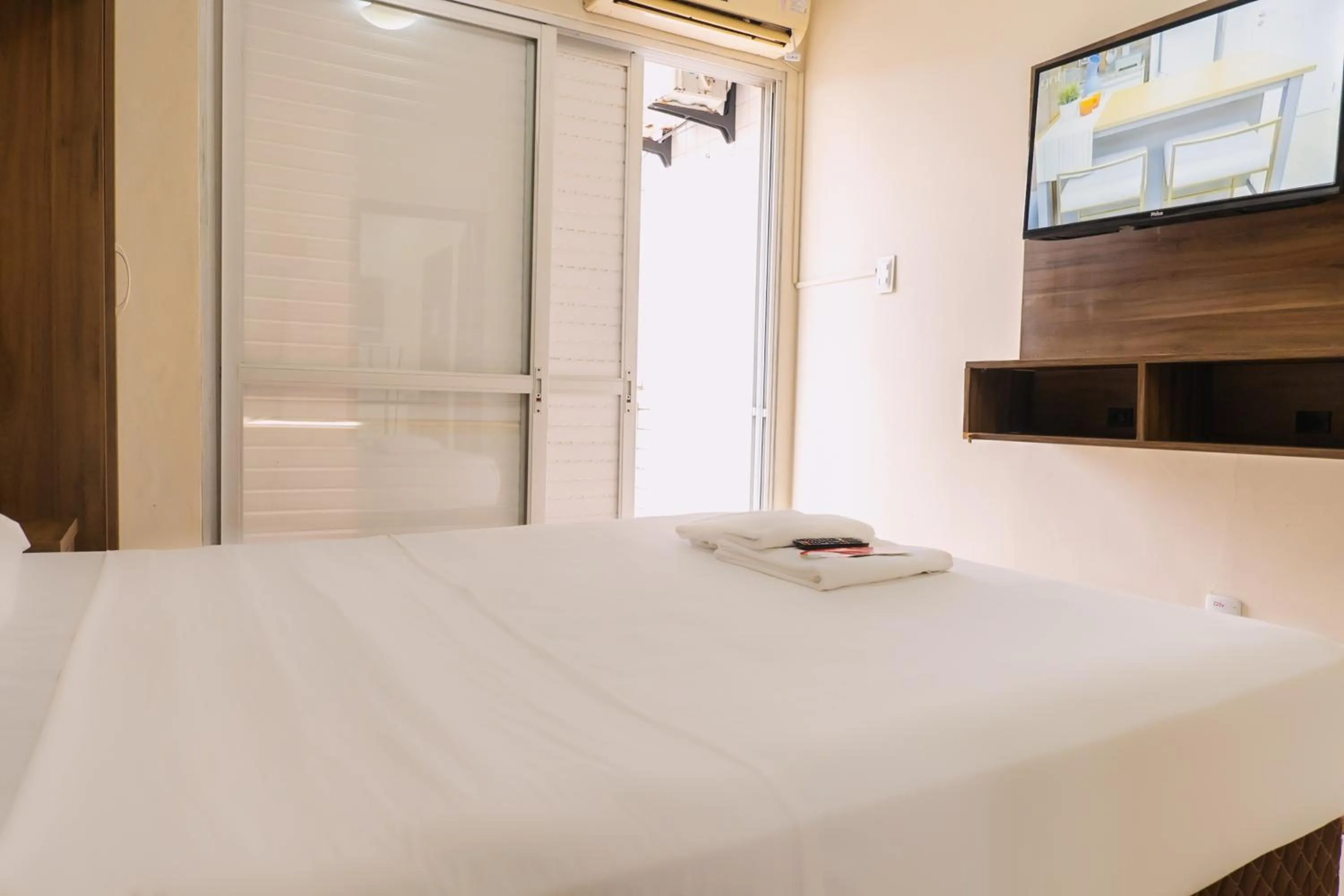 Bed in HANNA Amsterdam Hotel & Eventos