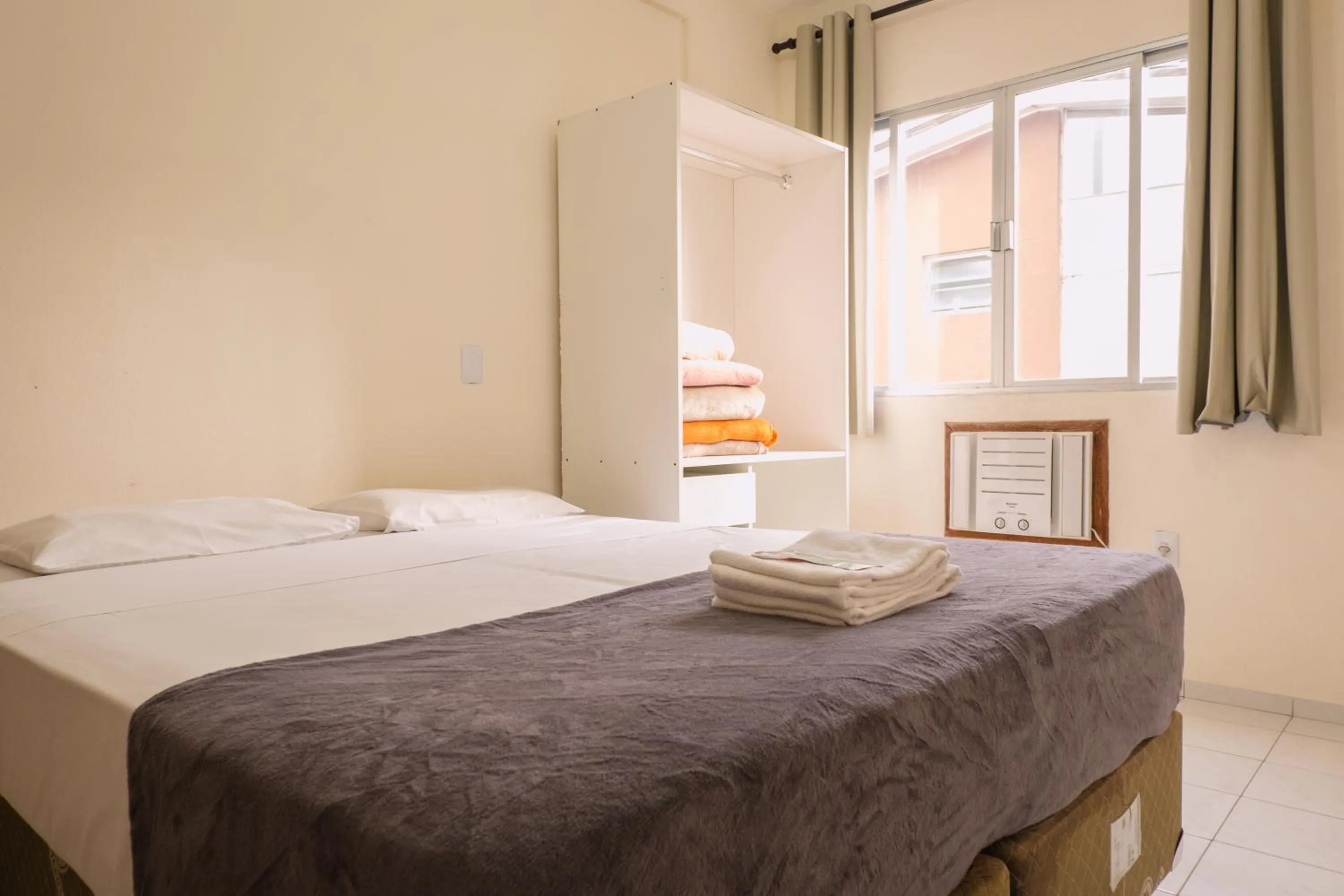 Bed in HANNA Amsterdam Hotel & Eventos