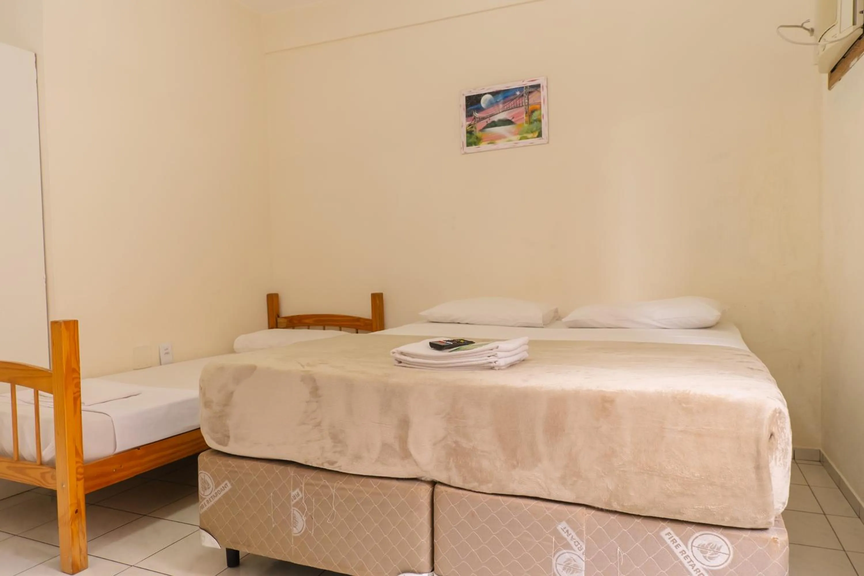 Bed in HANNA Amsterdam Hotel & Eventos