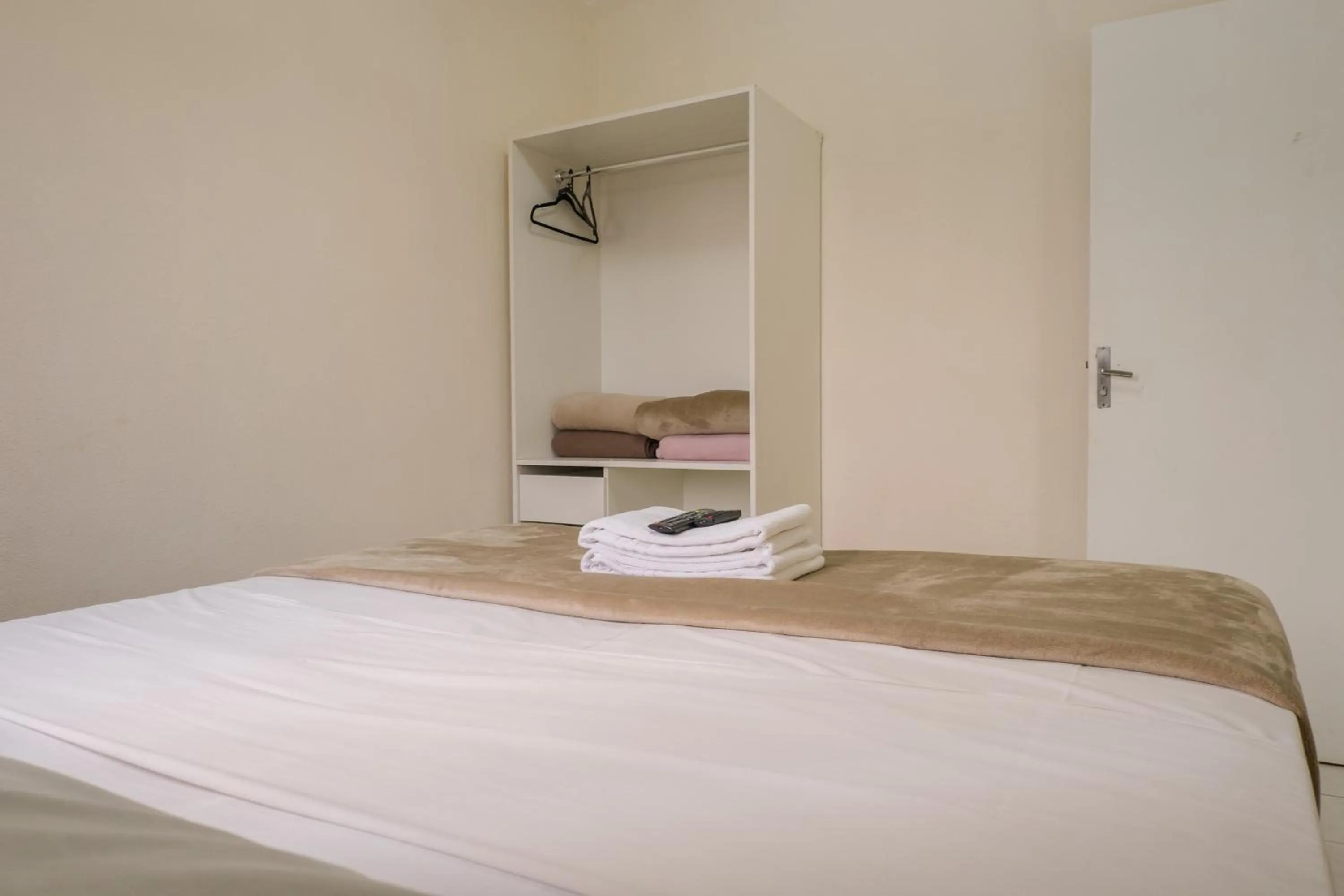 Bed in HANNA Amsterdam Hotel & Eventos