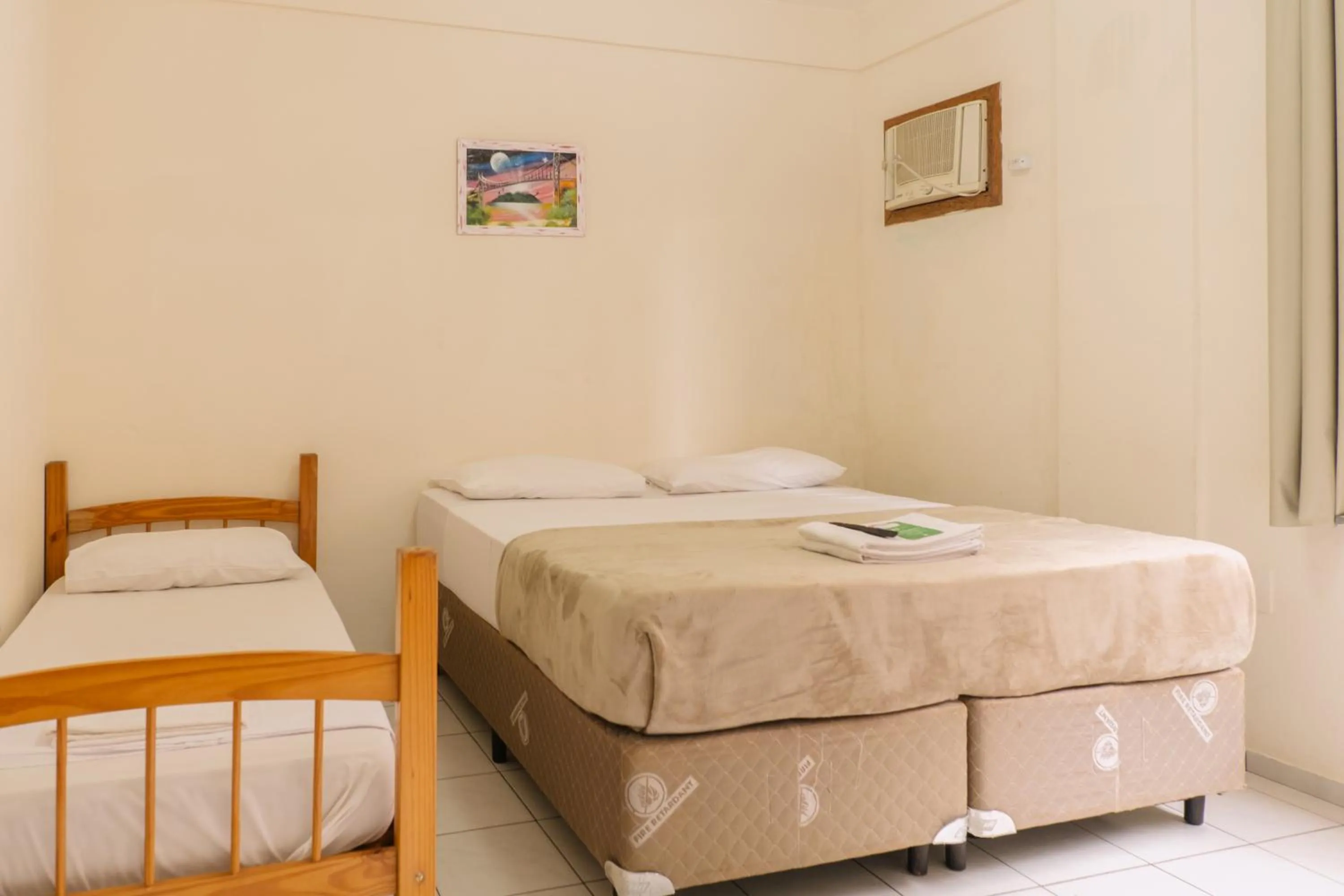 Bed in HANNA Amsterdam Hotel & Eventos