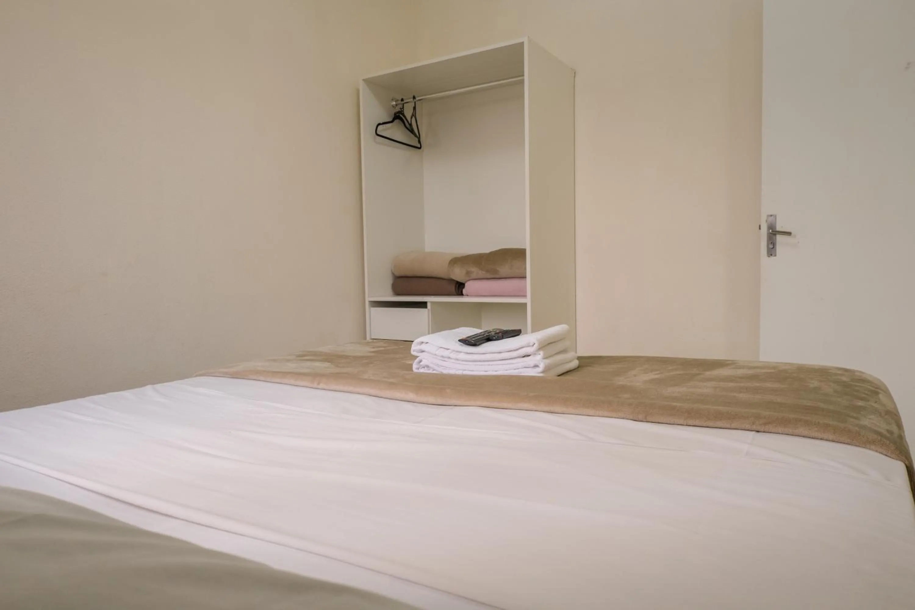 Bed in HANNA Amsterdam Hotel & Eventos