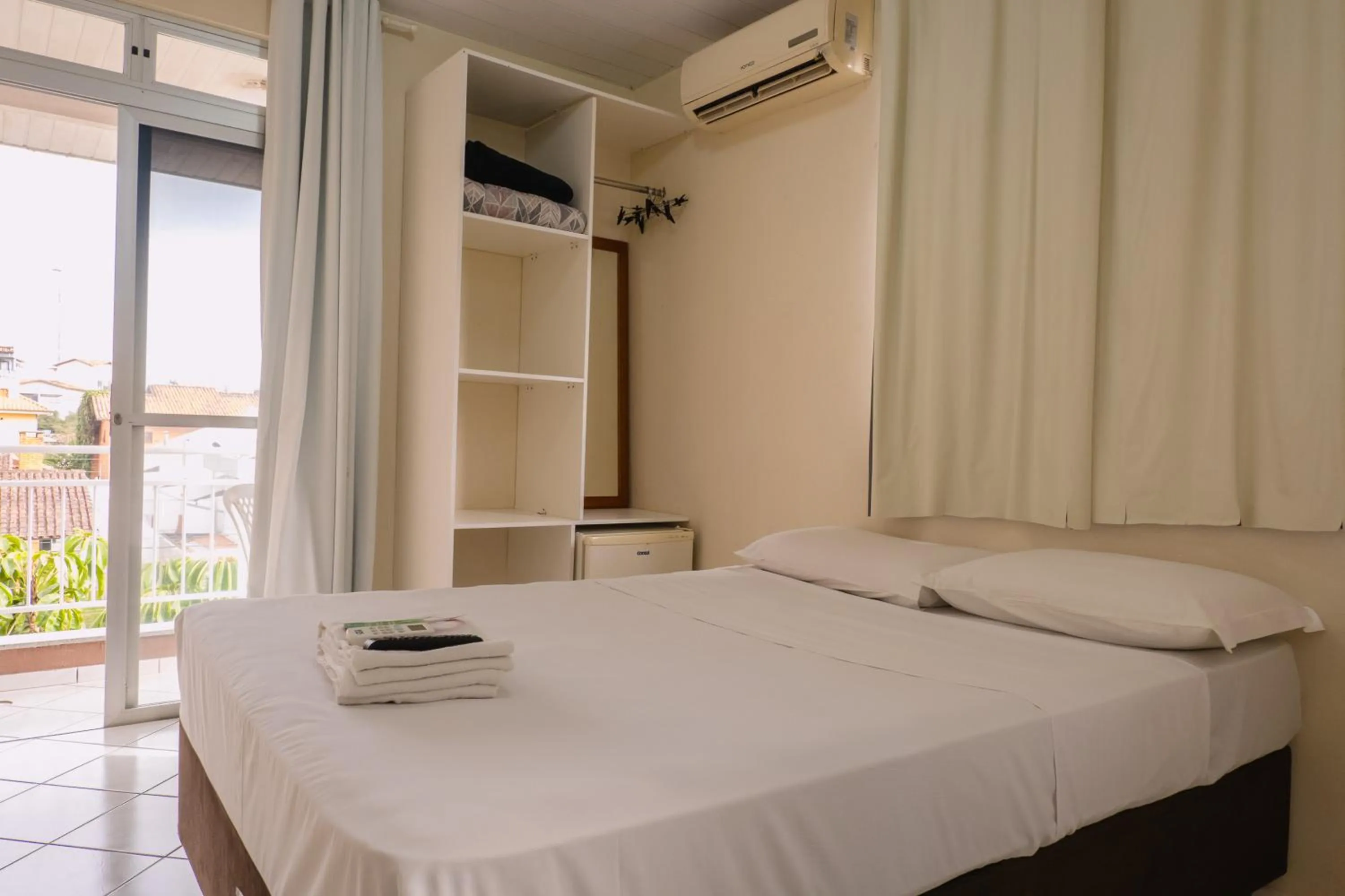 Bed in HANNA Amsterdam Hotel & Eventos