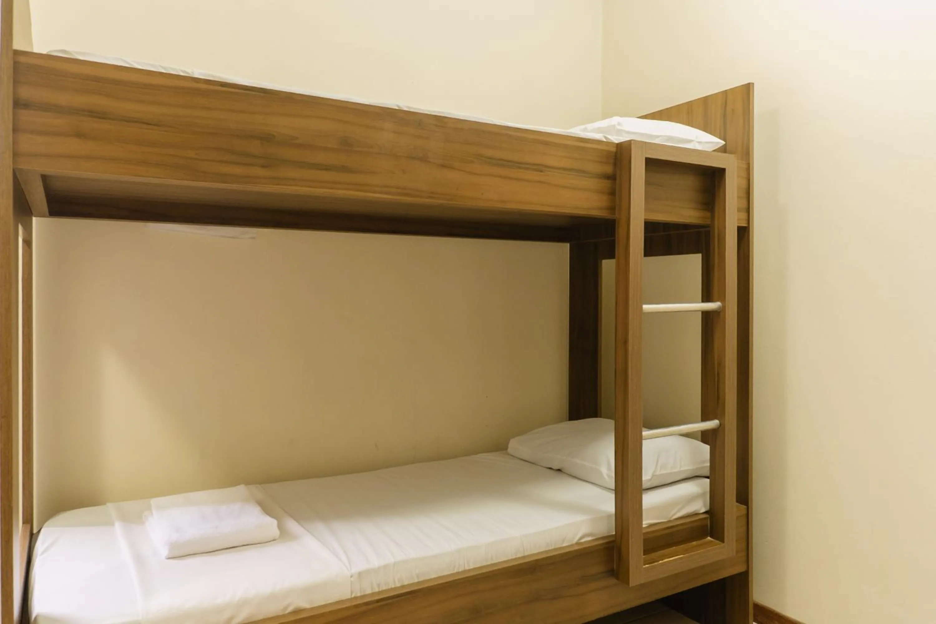 Bed in HANNA Amsterdam Hotel & Eventos