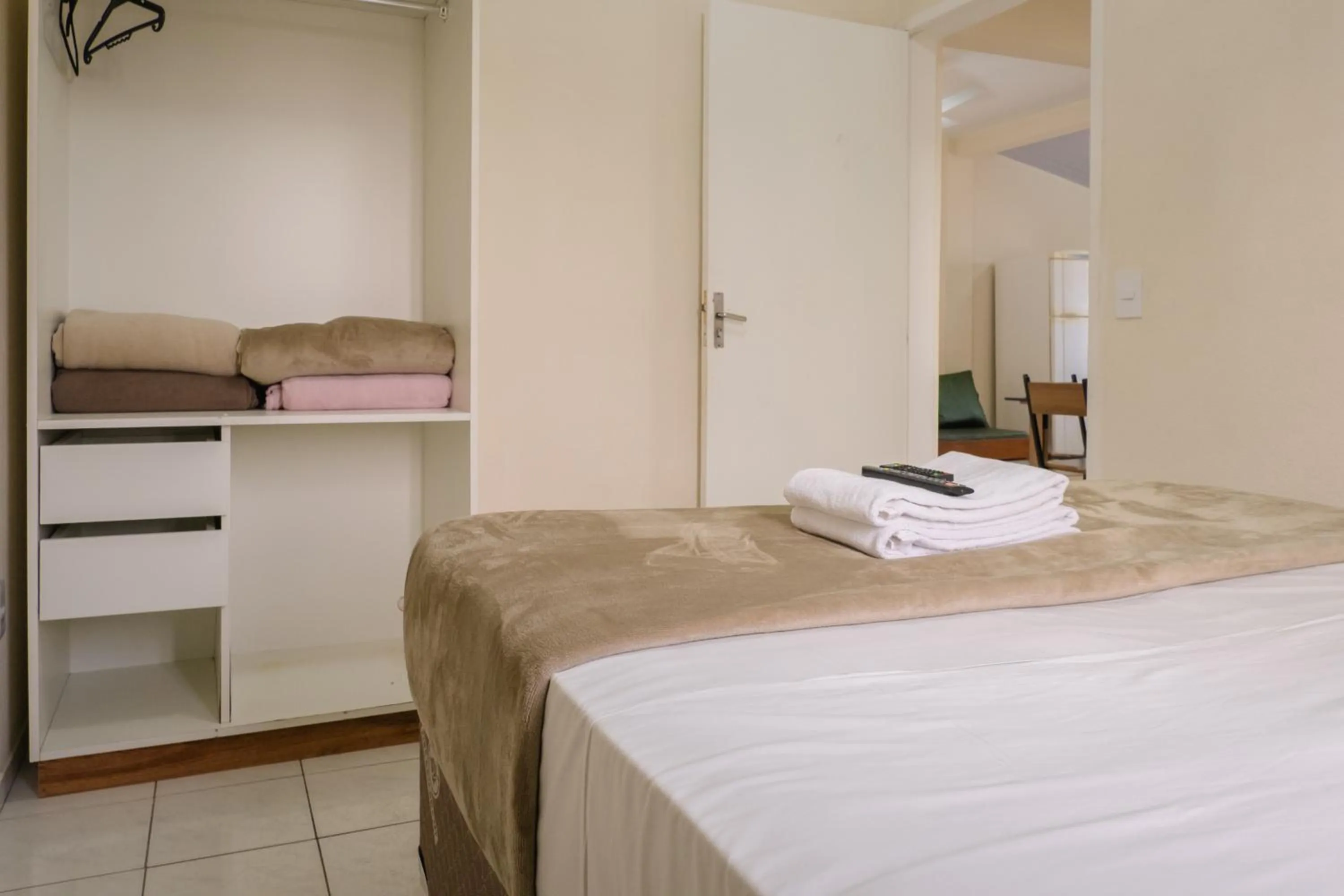 Bed in HANNA Amsterdam Hotel & Eventos