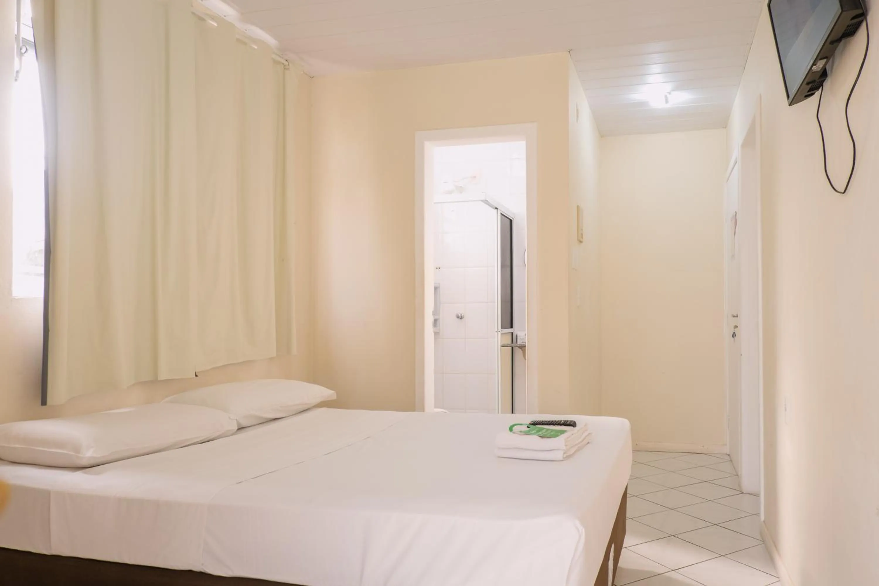 Bed in HANNA Amsterdam Hotel & Eventos