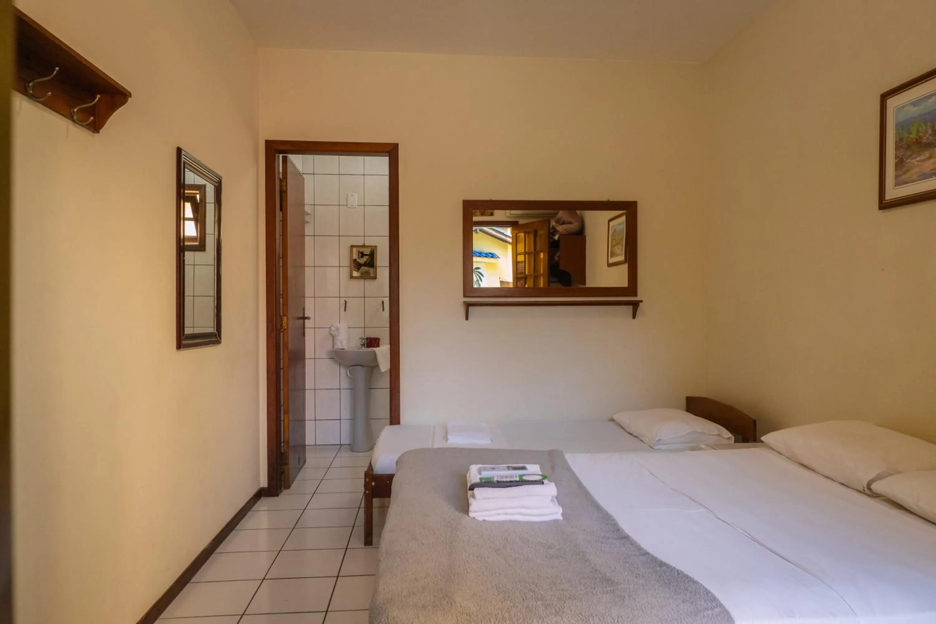 Bed in HANNA Amsterdam Hotel & Eventos