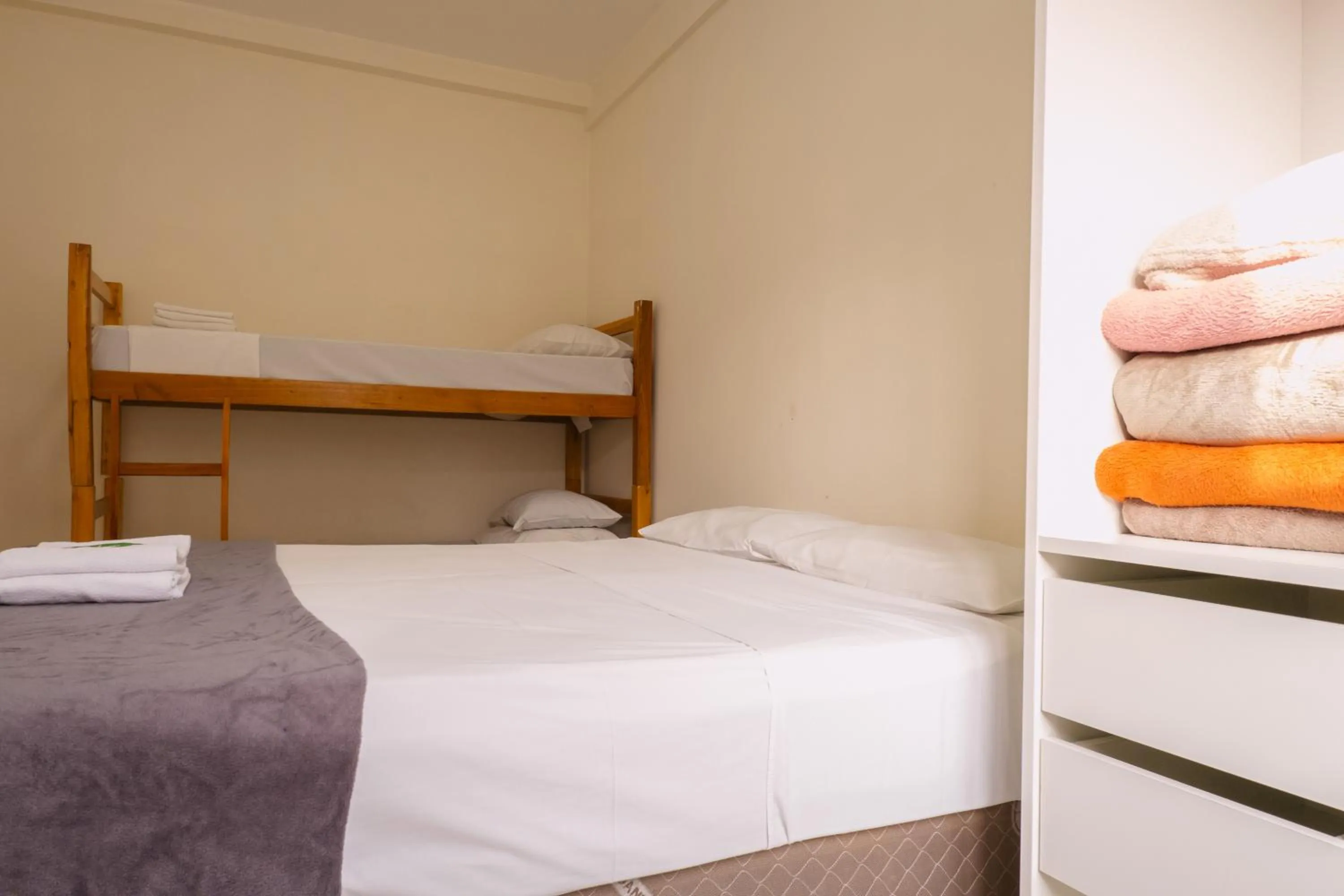 Bed in HANNA Amsterdam Hotel & Eventos