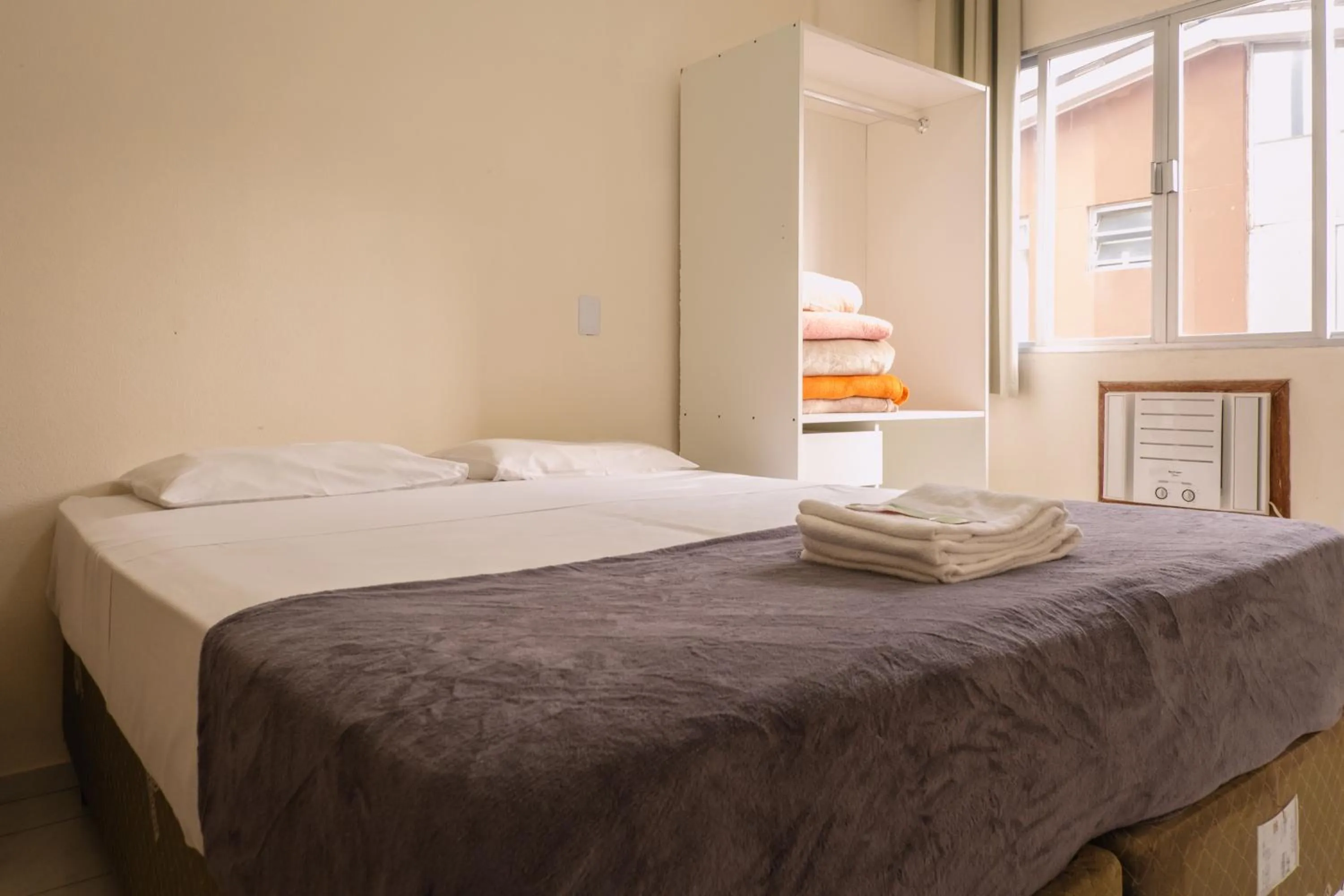 Bed in HANNA Amsterdam Hotel & Eventos