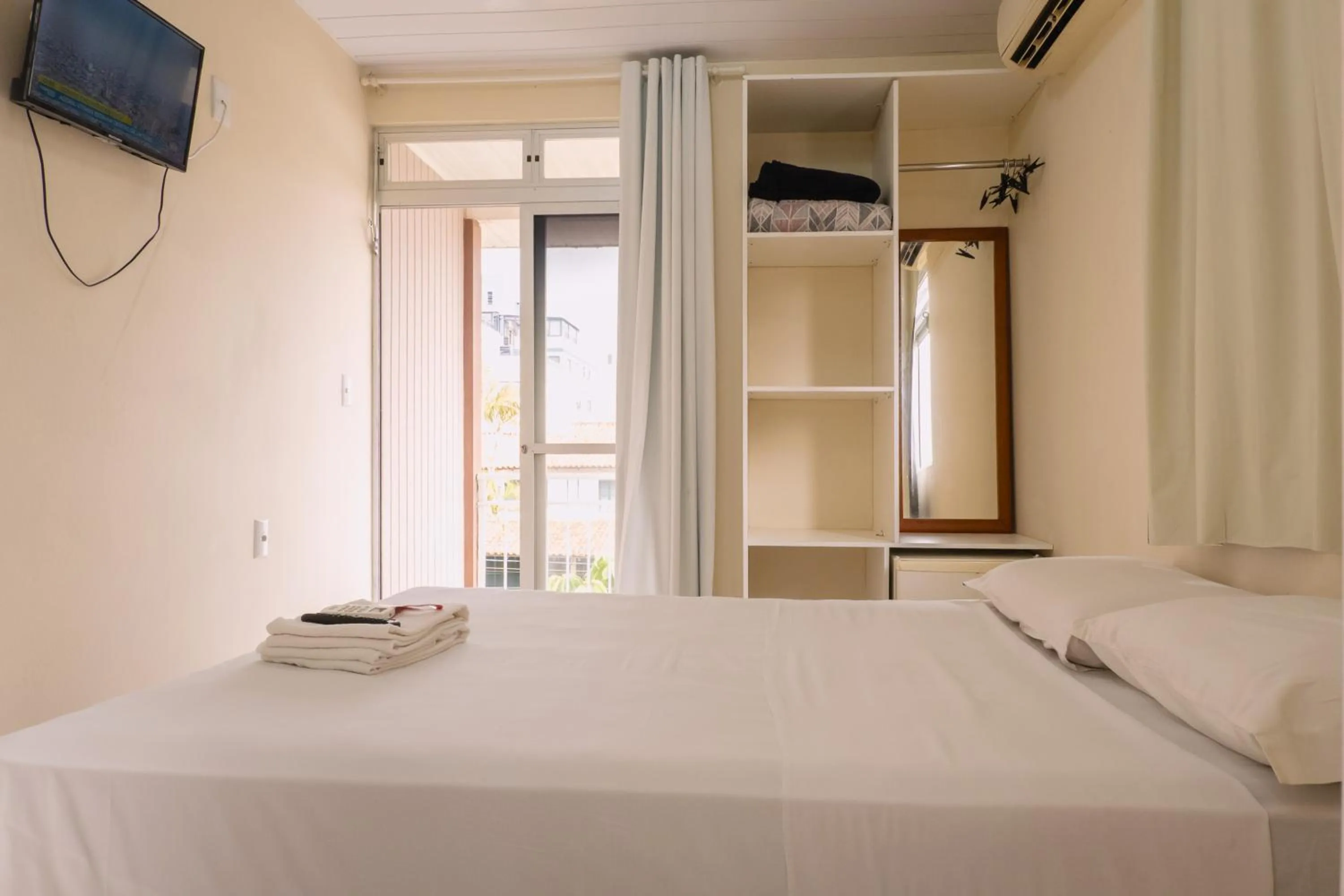 Bed in HANNA Amsterdam Hotel & Eventos