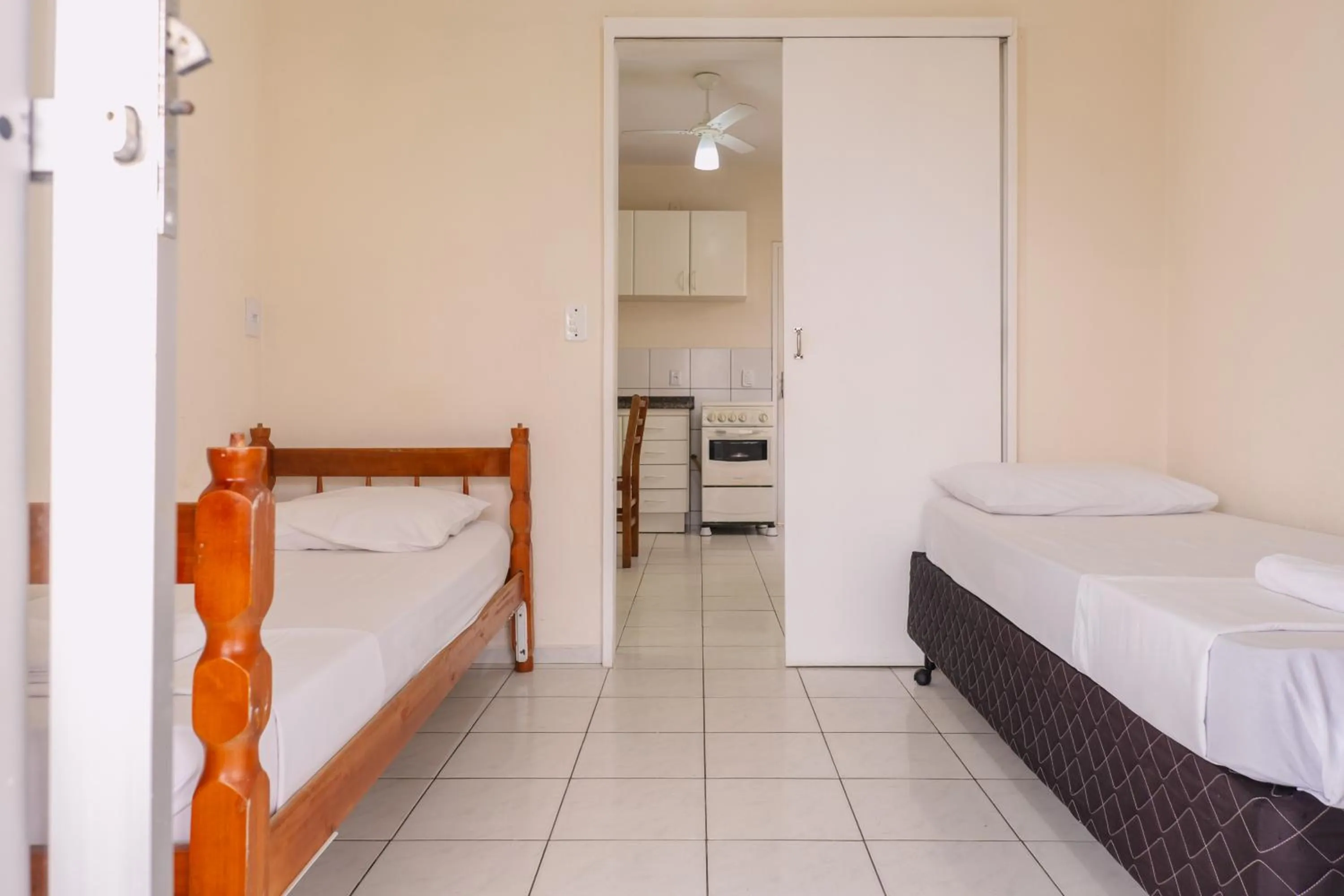 Bed in HANNA Amsterdam Hotel & Eventos