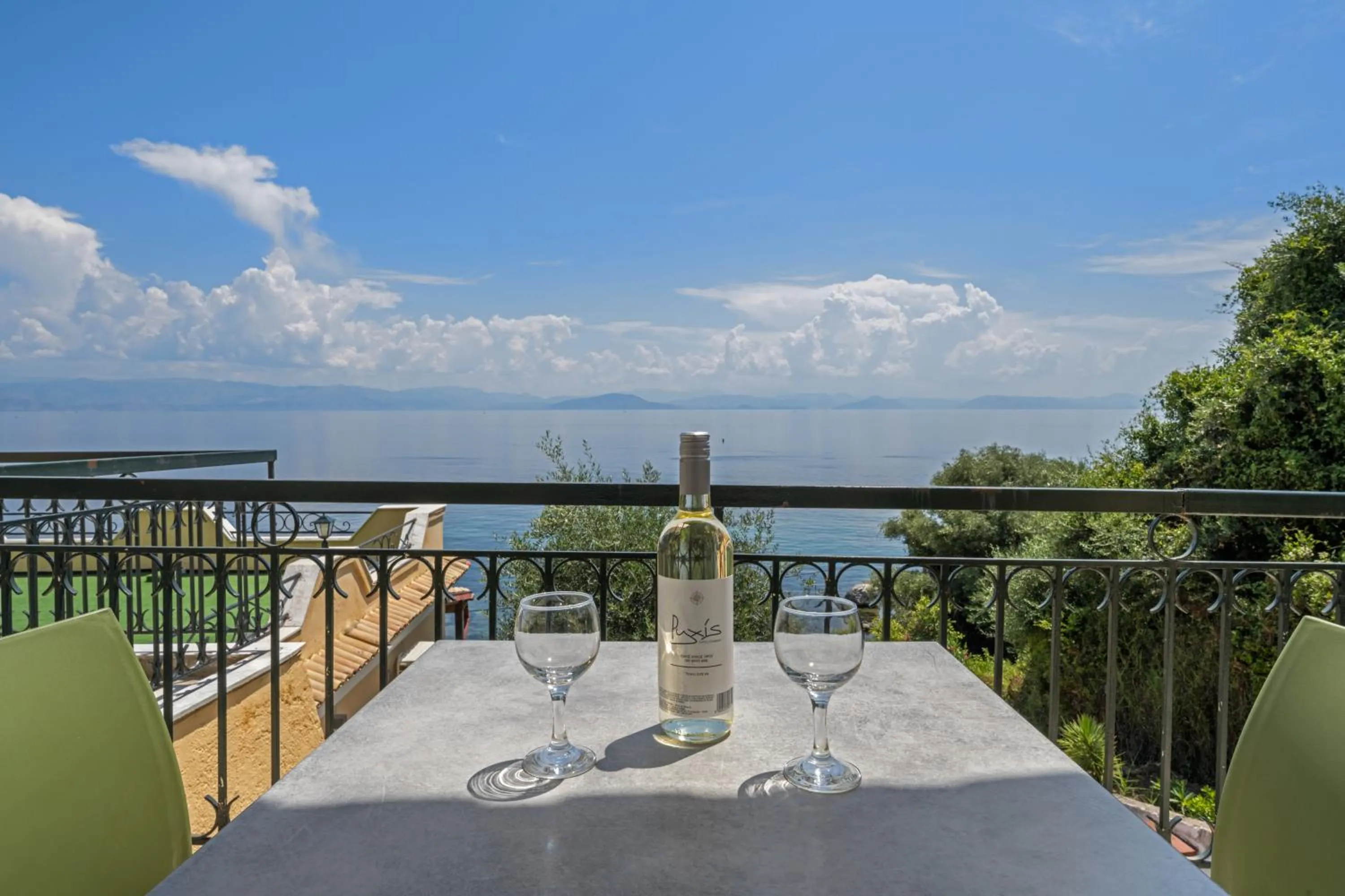 Batelo - Adults Only