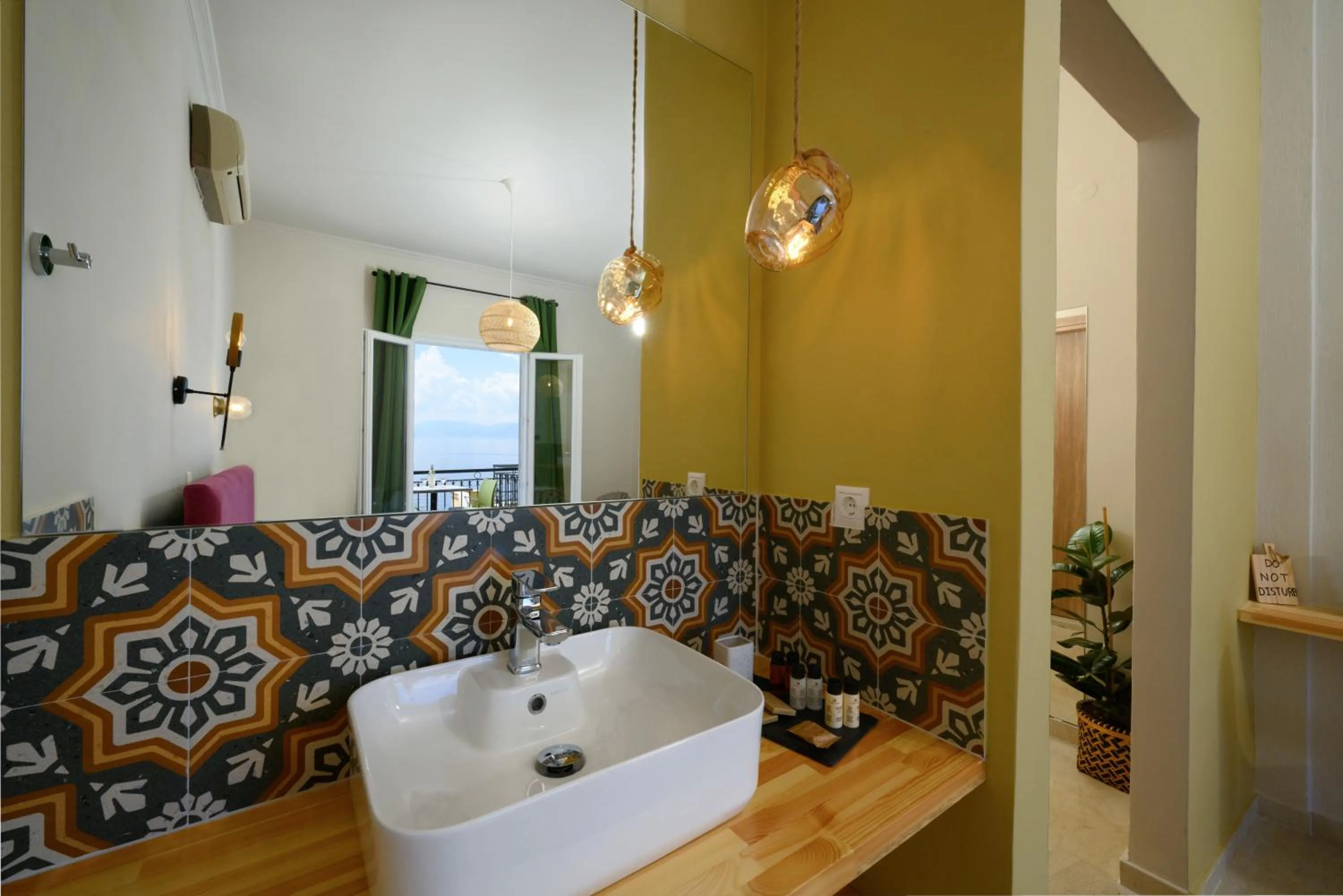 Batelo - Adults Only