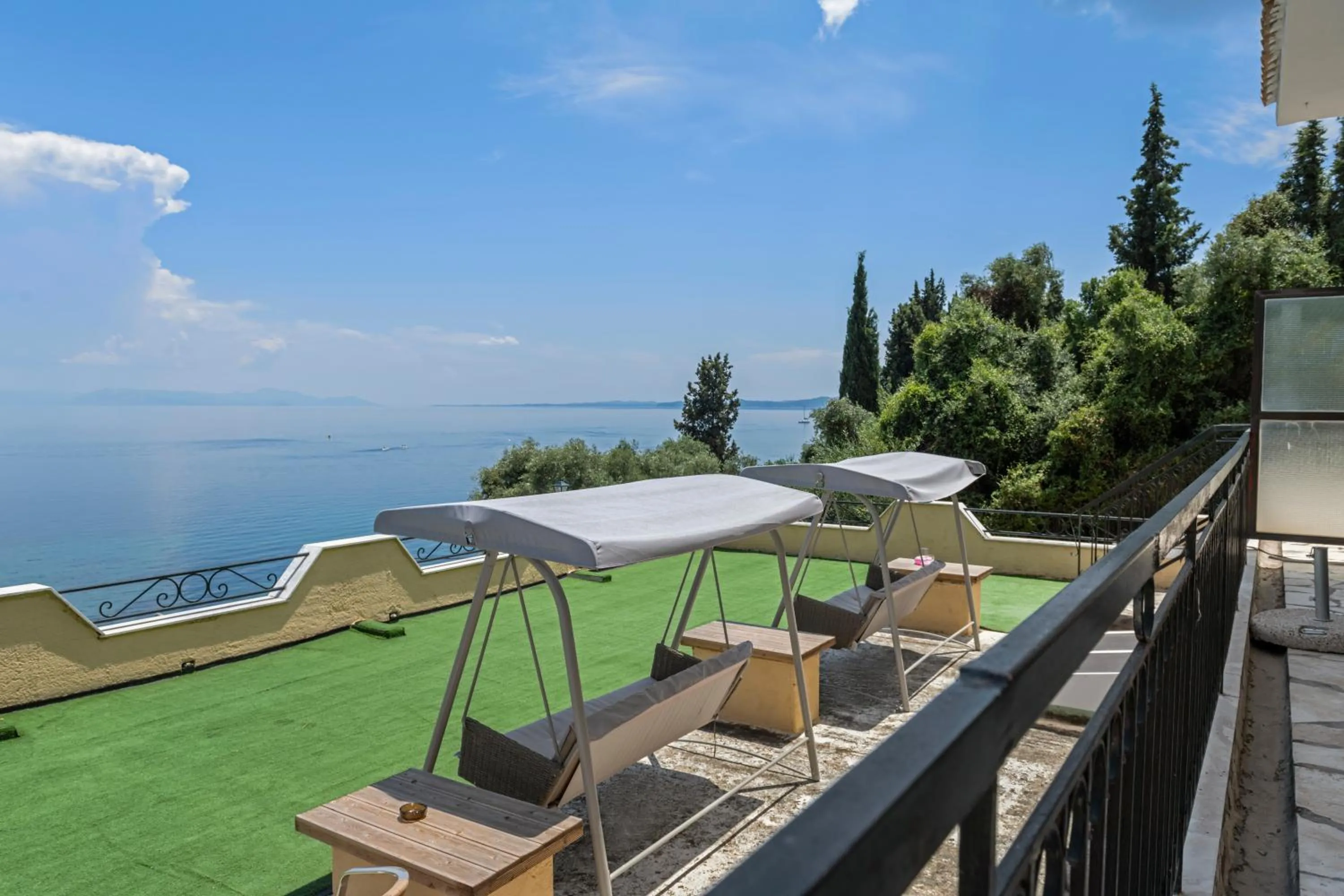 Batelo - Adults Only