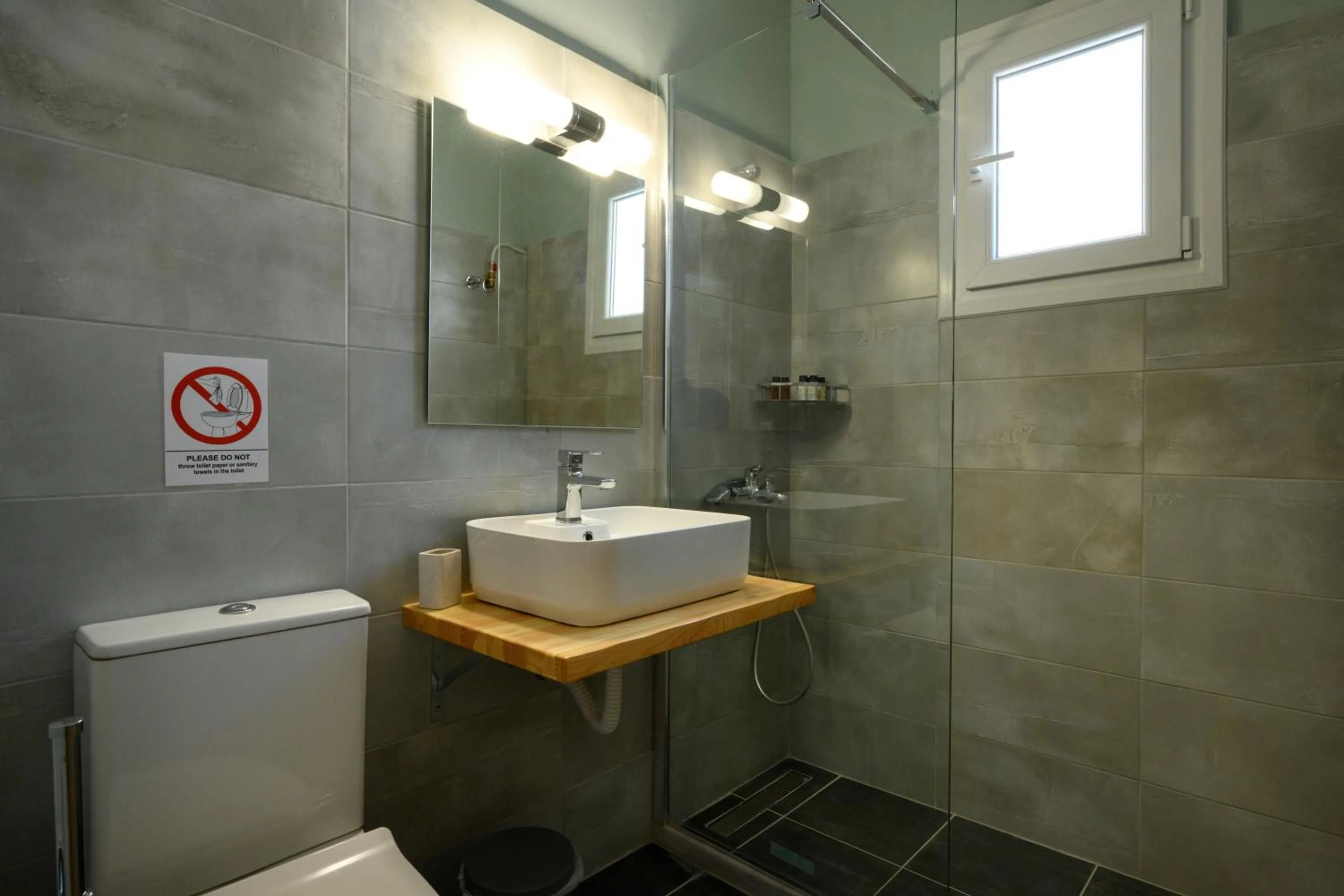 Batelo - Adults Only