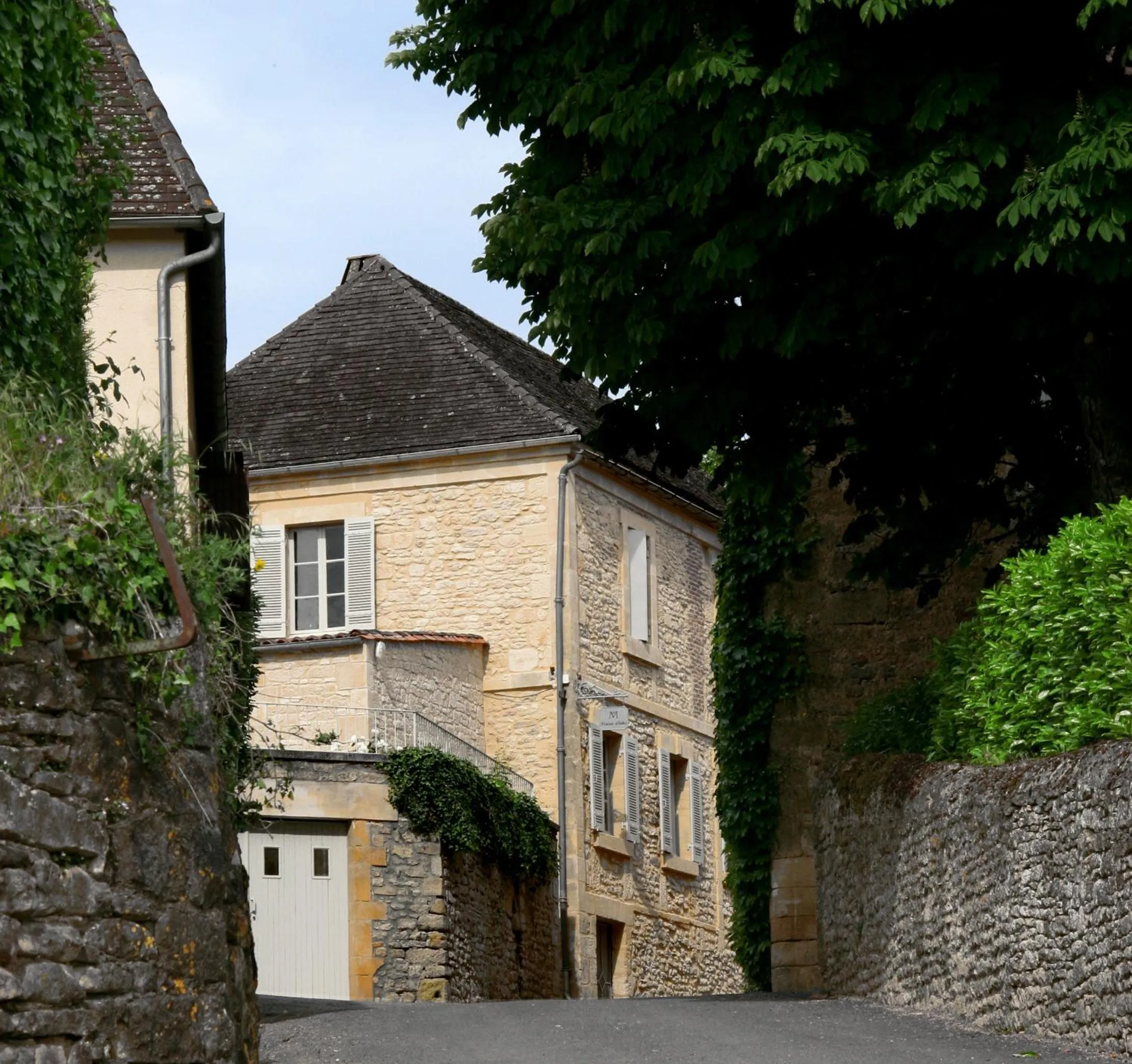Facade/entrance in MAISON DE MARQUAY-MAISON D'HOTES