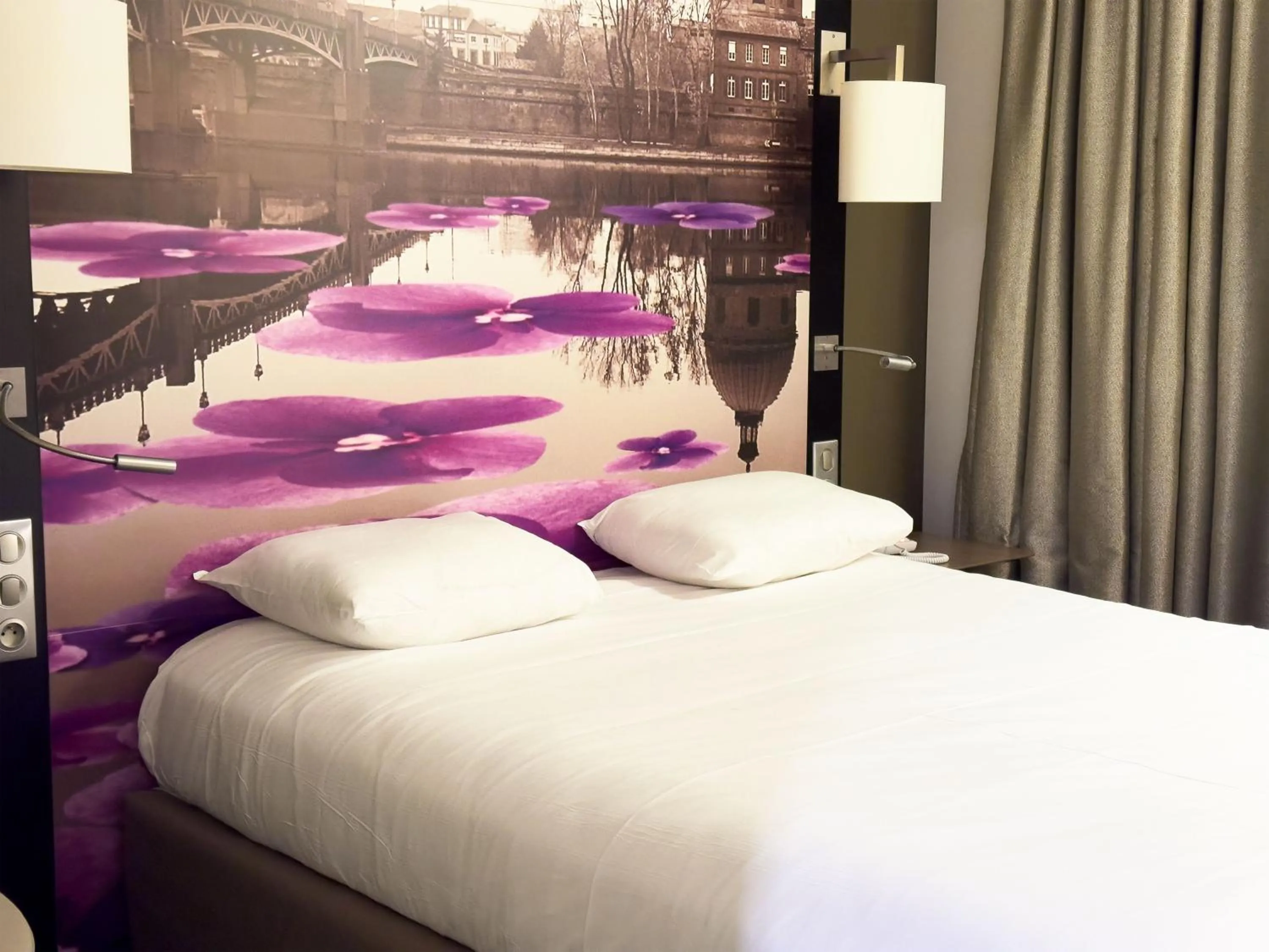 Bed in Mercure Toulouse Centre Wilson Capitole