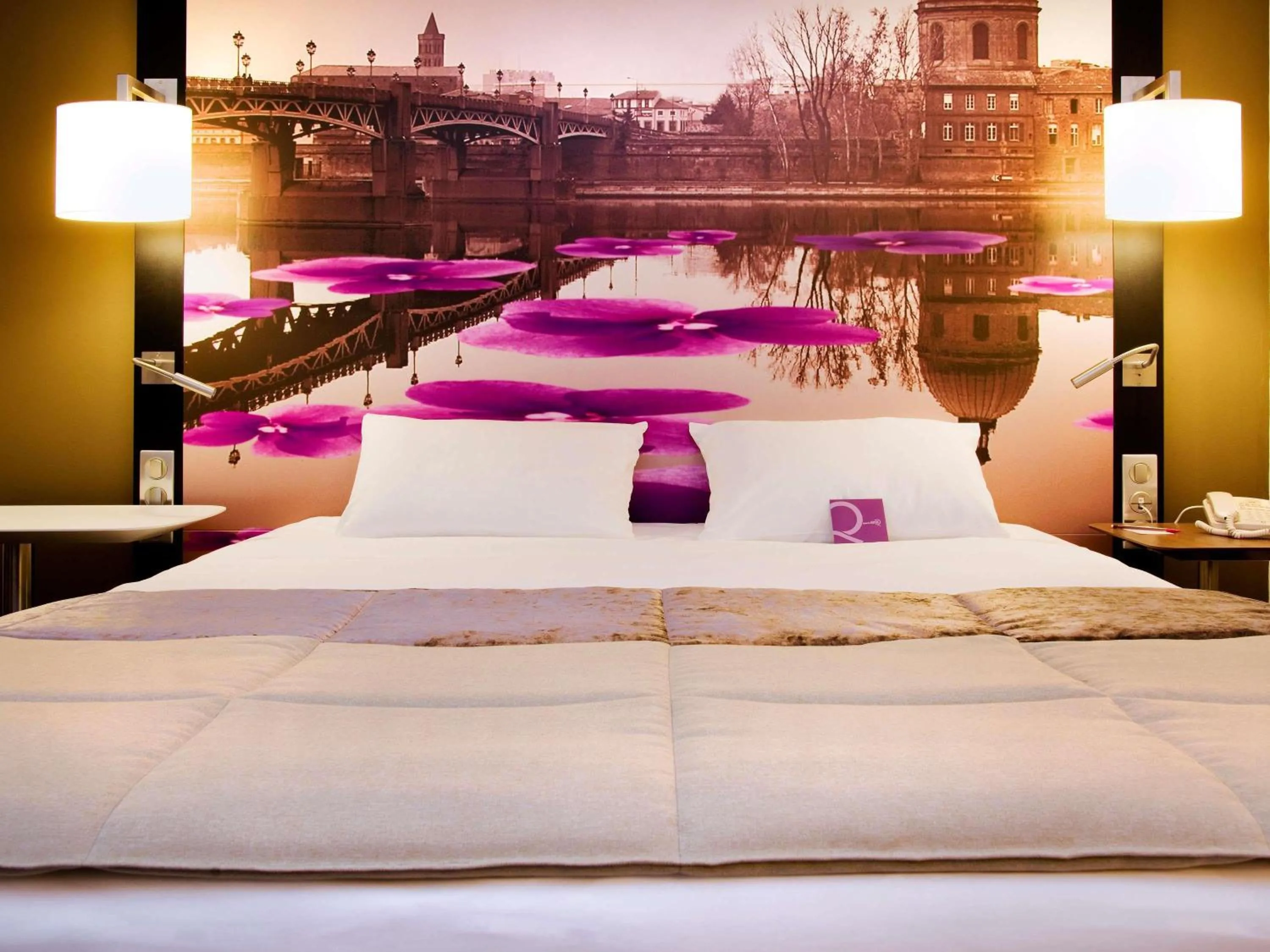 Bedroom, Bed in Mercure Toulouse Centre Wilson Capitole