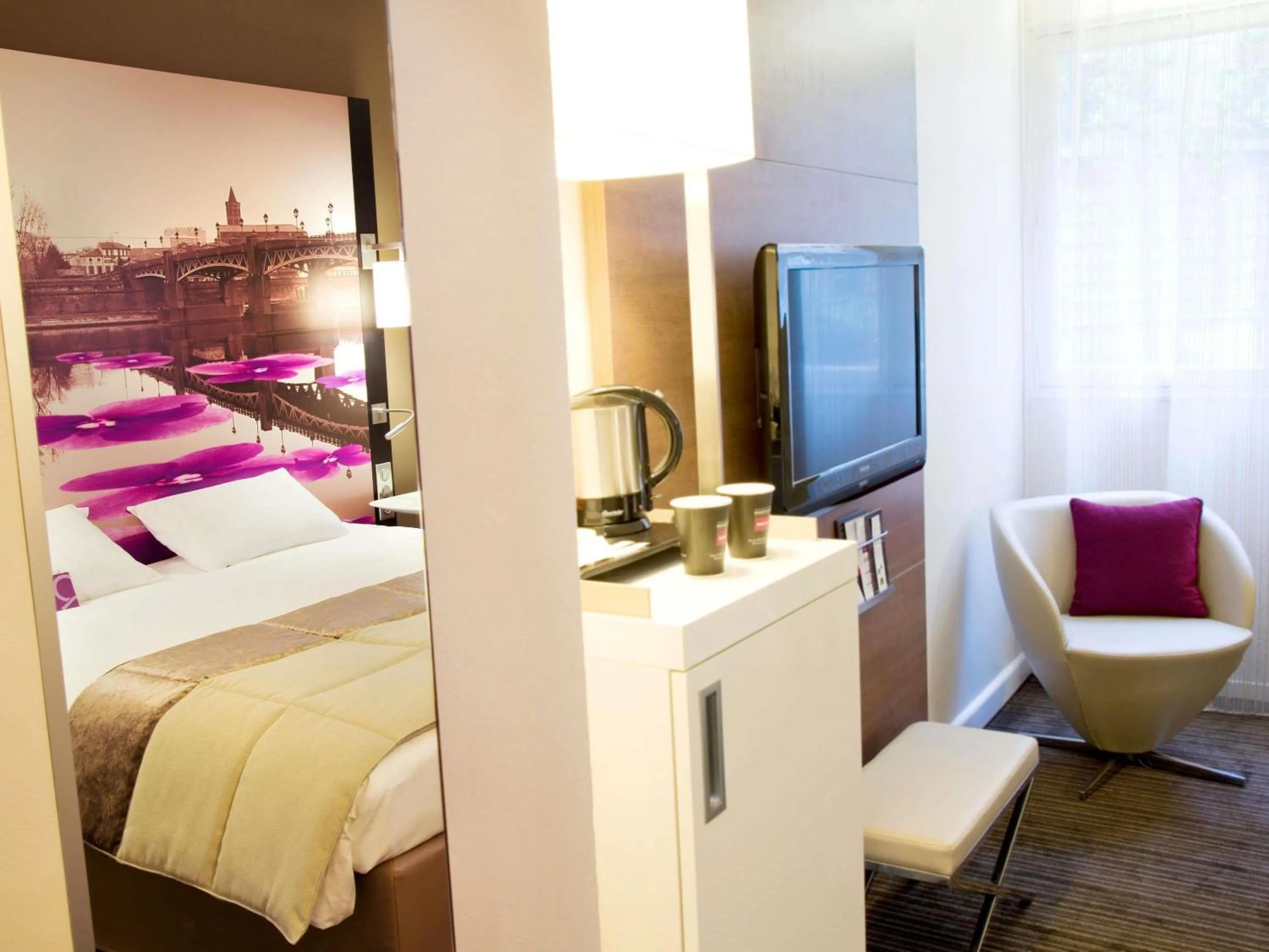 Bedroom, Bed in Mercure Toulouse Centre Wilson Capitole