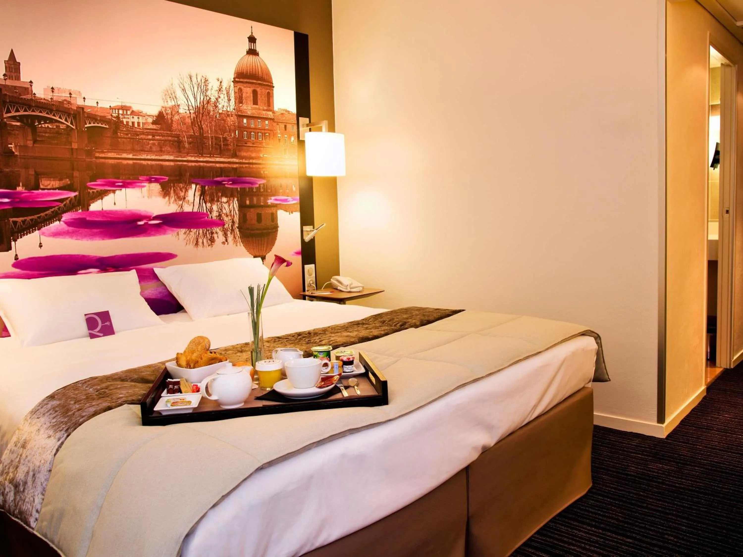 Bedroom, Bed in Mercure Toulouse Centre Wilson Capitole