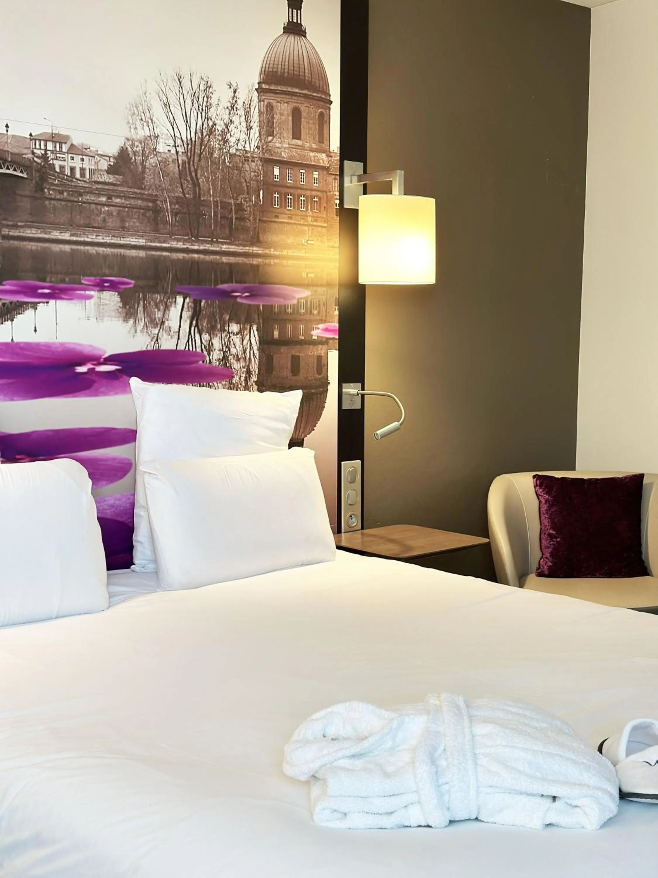 Bed in Mercure Toulouse Centre Wilson Capitole