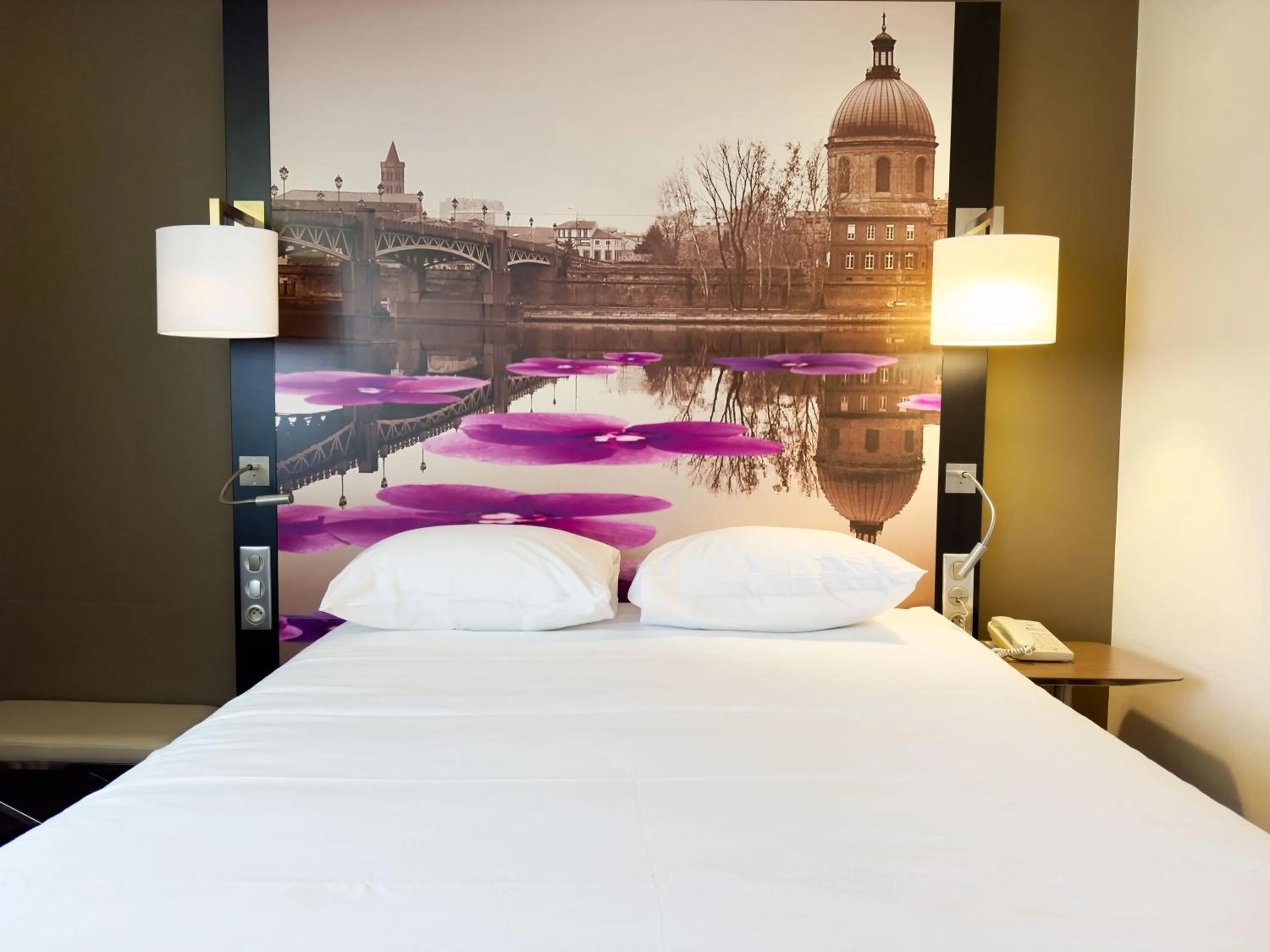 Bed in Mercure Toulouse Centre Wilson Capitole