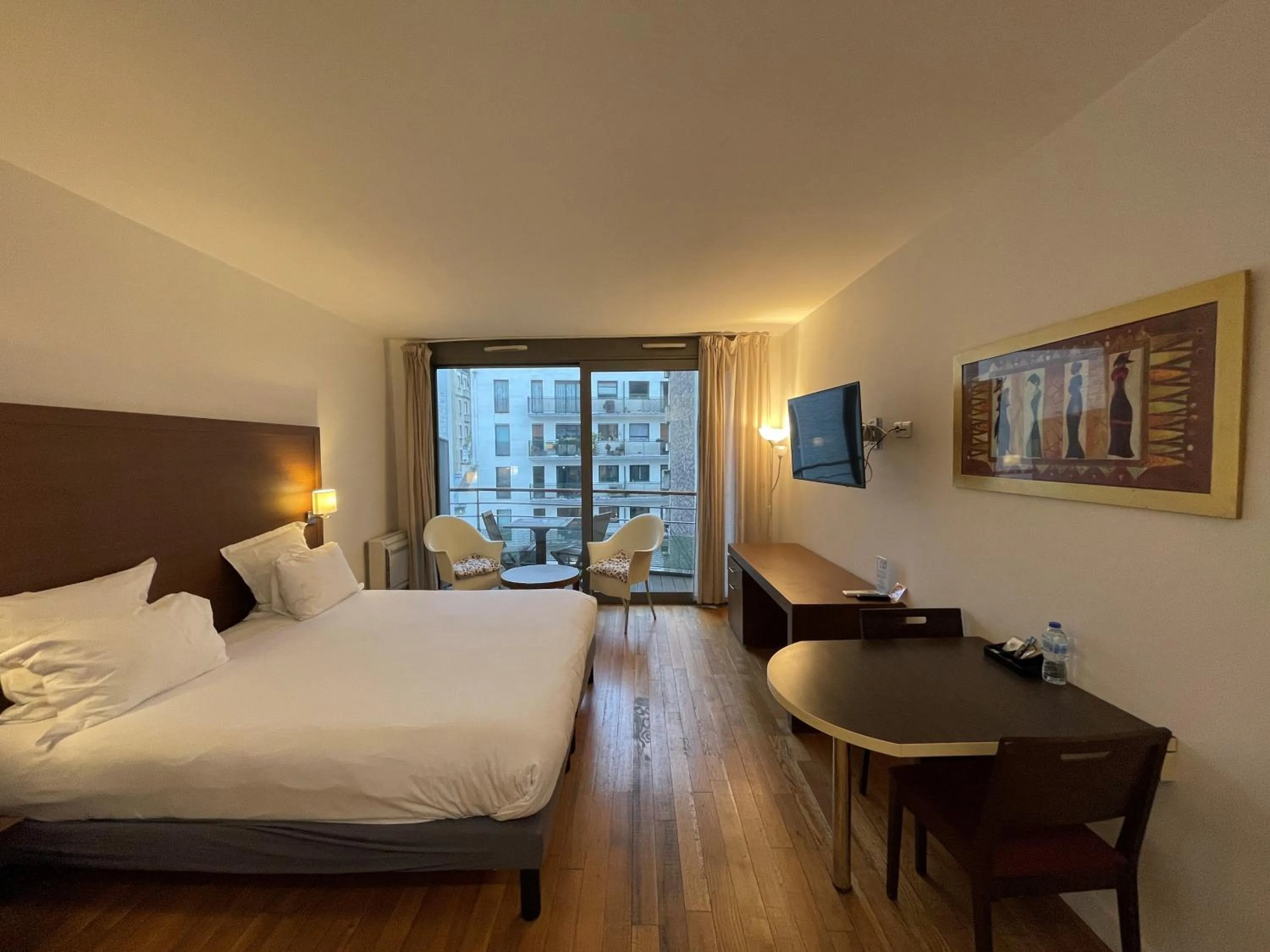 Photo of the whole room, Bed in Residhotel Imperial Rennequin