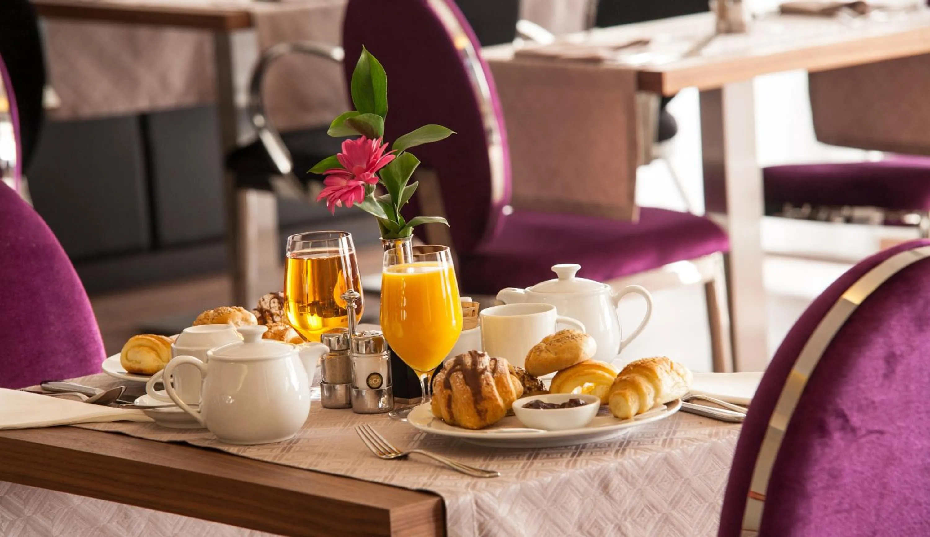 Restaurant/places to eat in Hotel Aurel