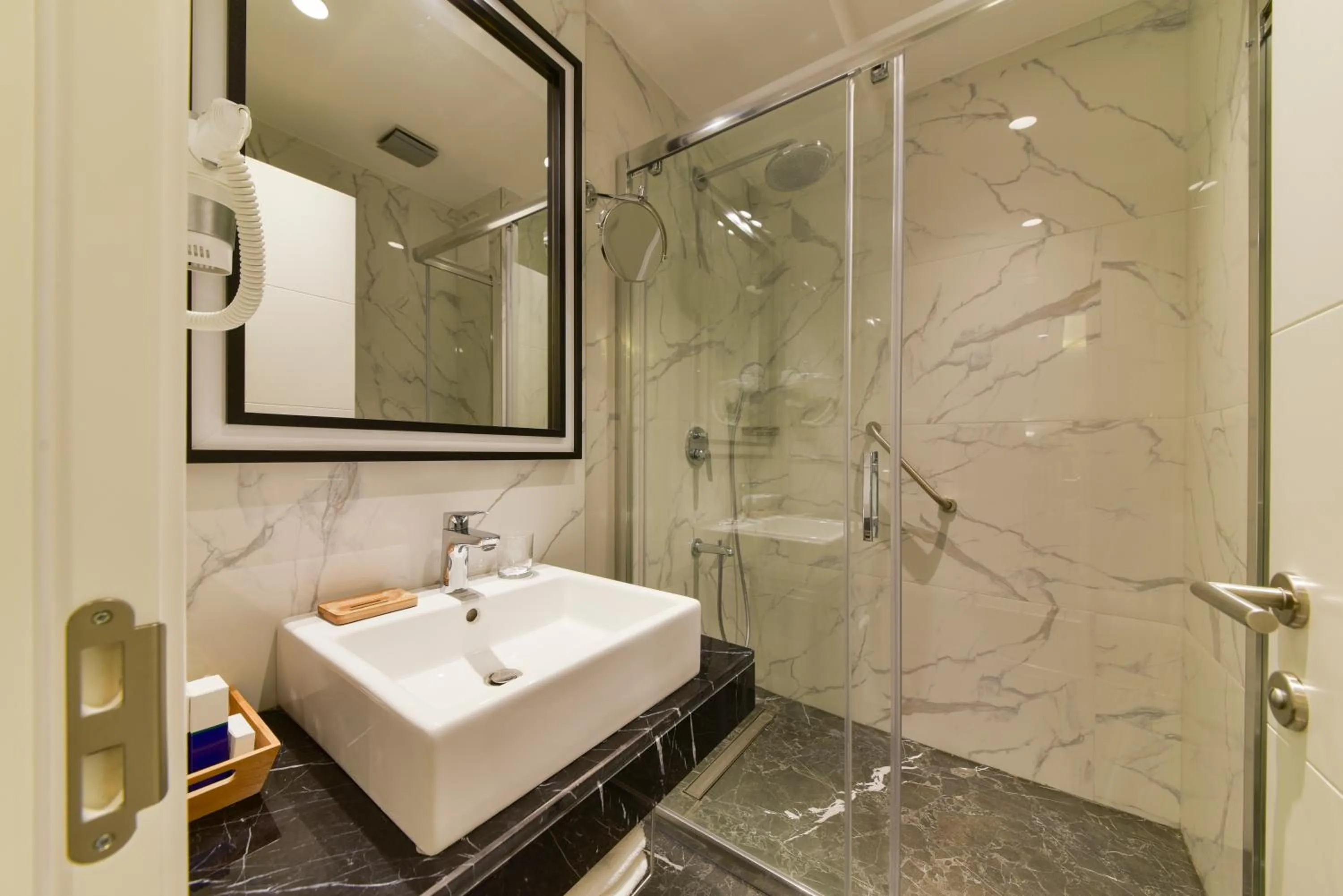 Toilet in Kare Hotel Sultanahmet