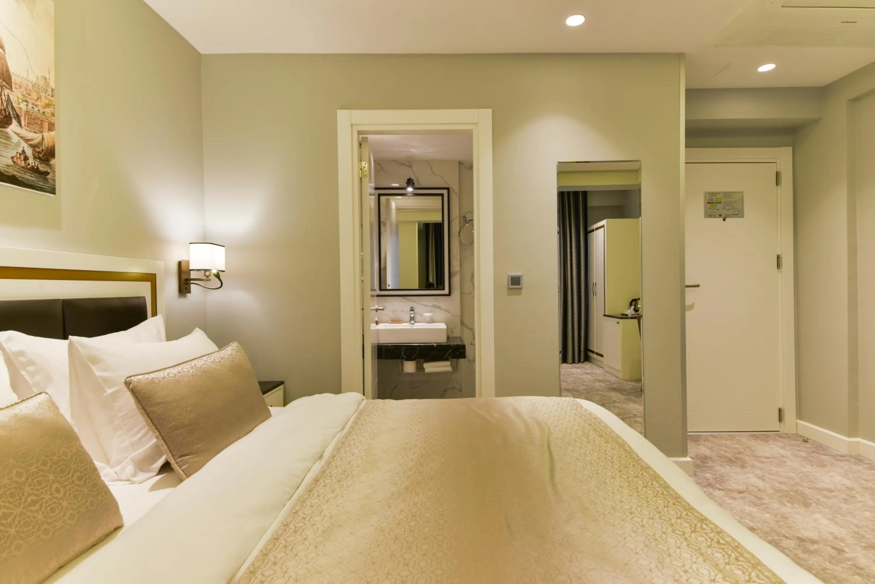 Photo of the whole room, Bed in Kare Hotel Sultanahmet