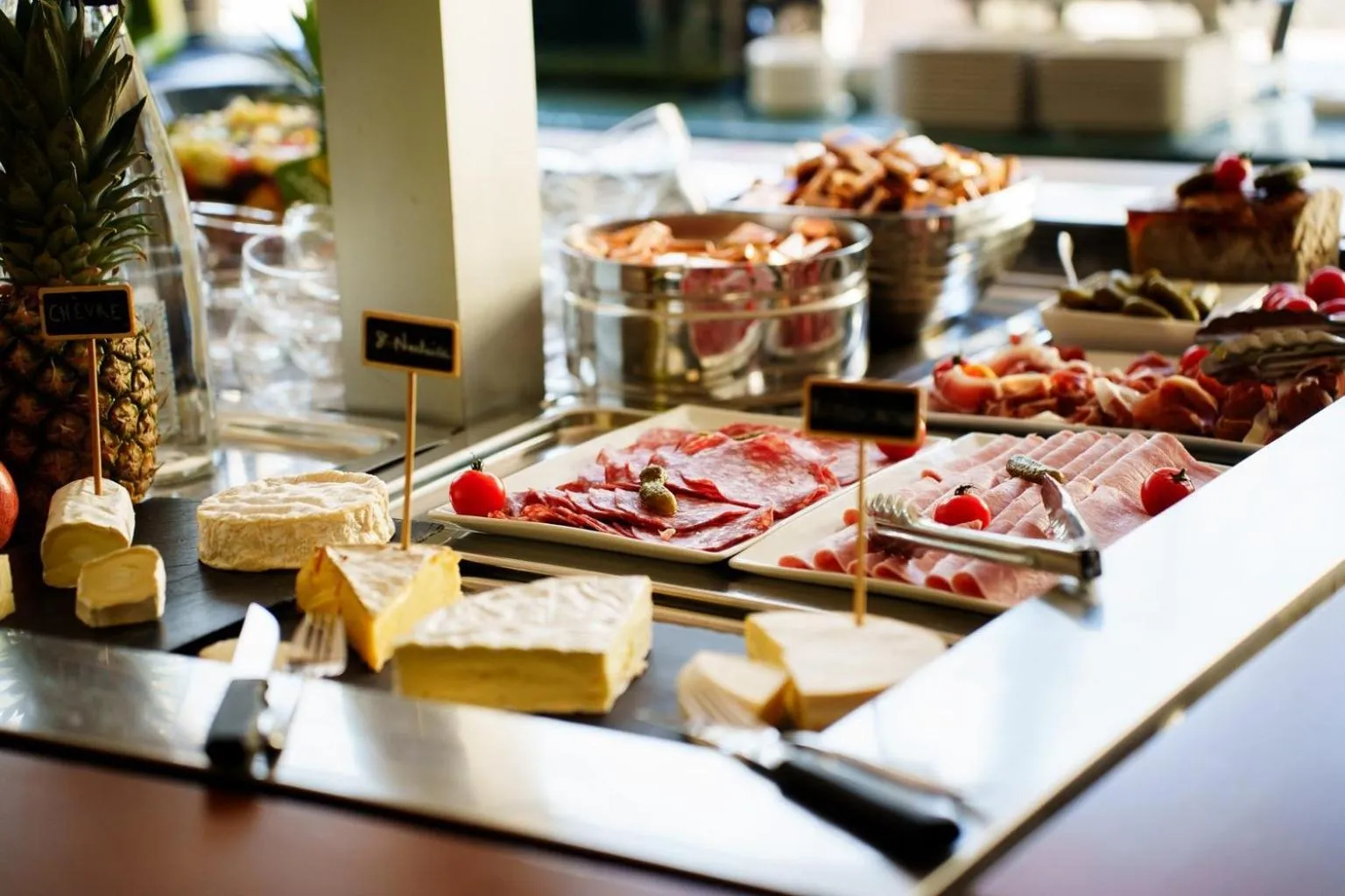 Buffet breakfast in Hôtel Marso