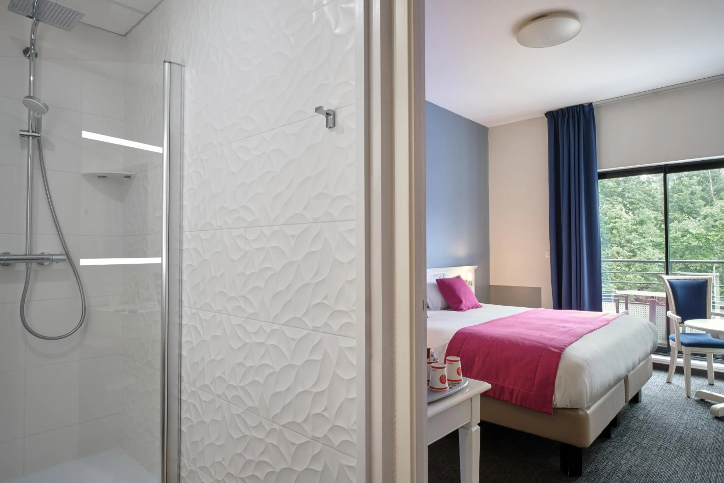 Photo of the whole room, Bed in Hôtel Marso