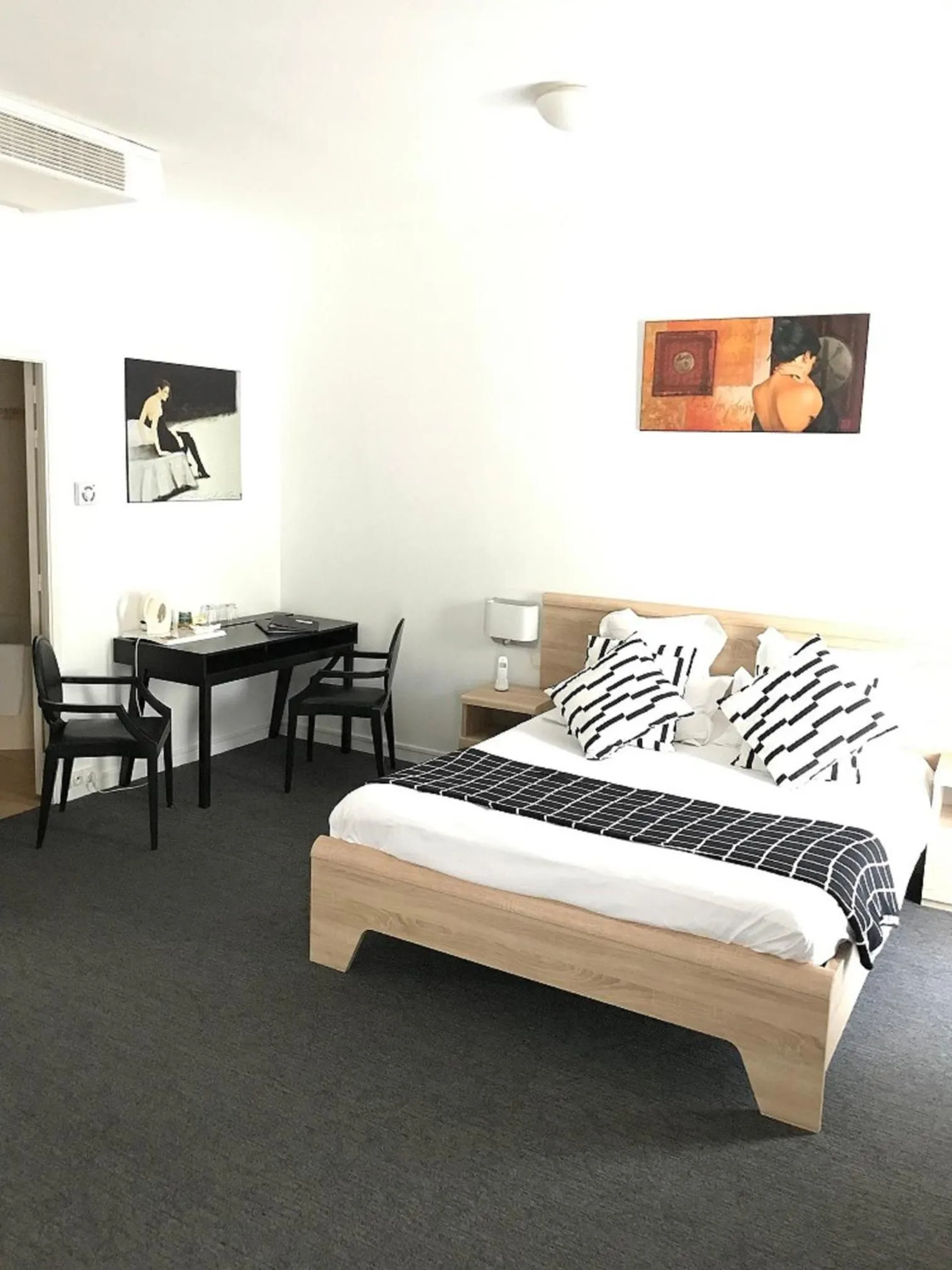 Photo of the whole room, Bed in Hôtel Marso