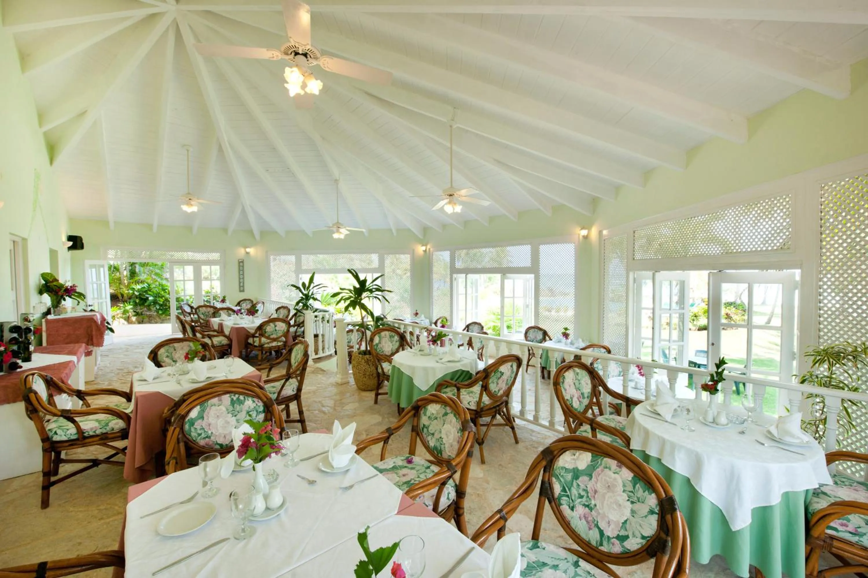 Restaurant/places to eat in Hotel Villa Serena